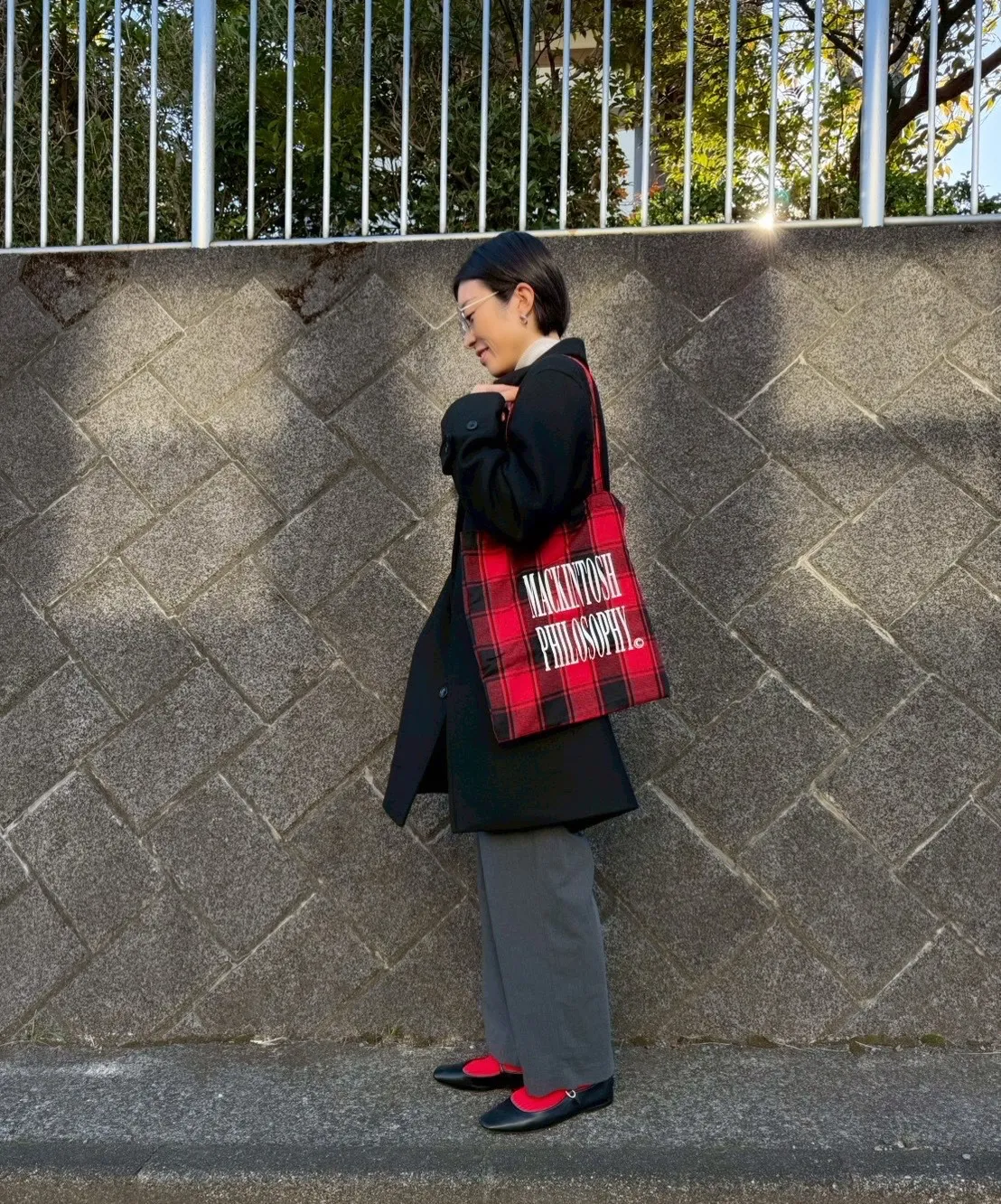 ユニクロ　コート・パンツ・ヒートテックソックスのコーデ