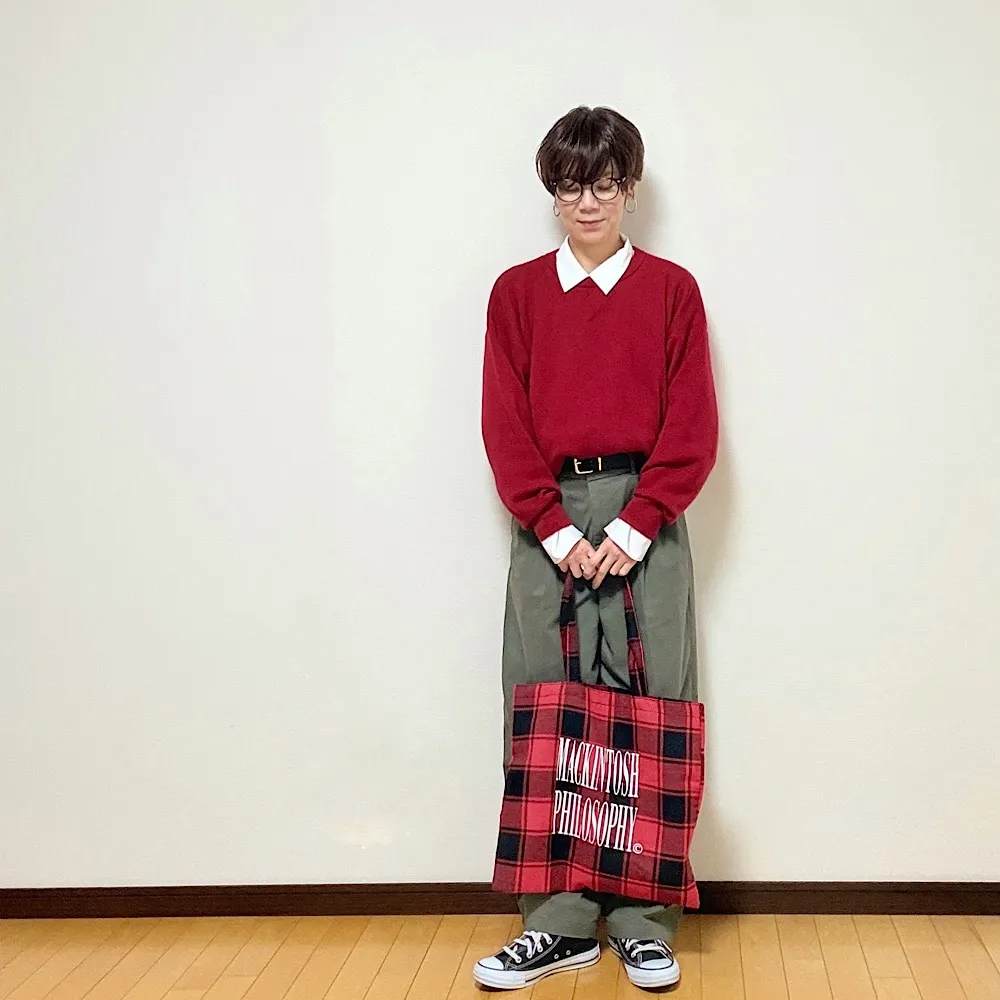 ユニクロ「スムースコットンクルーネックセーター」のコーデ