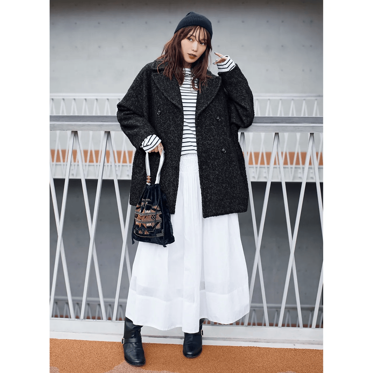 「ハイランド2000」のニット帽×Pコートのコーデ