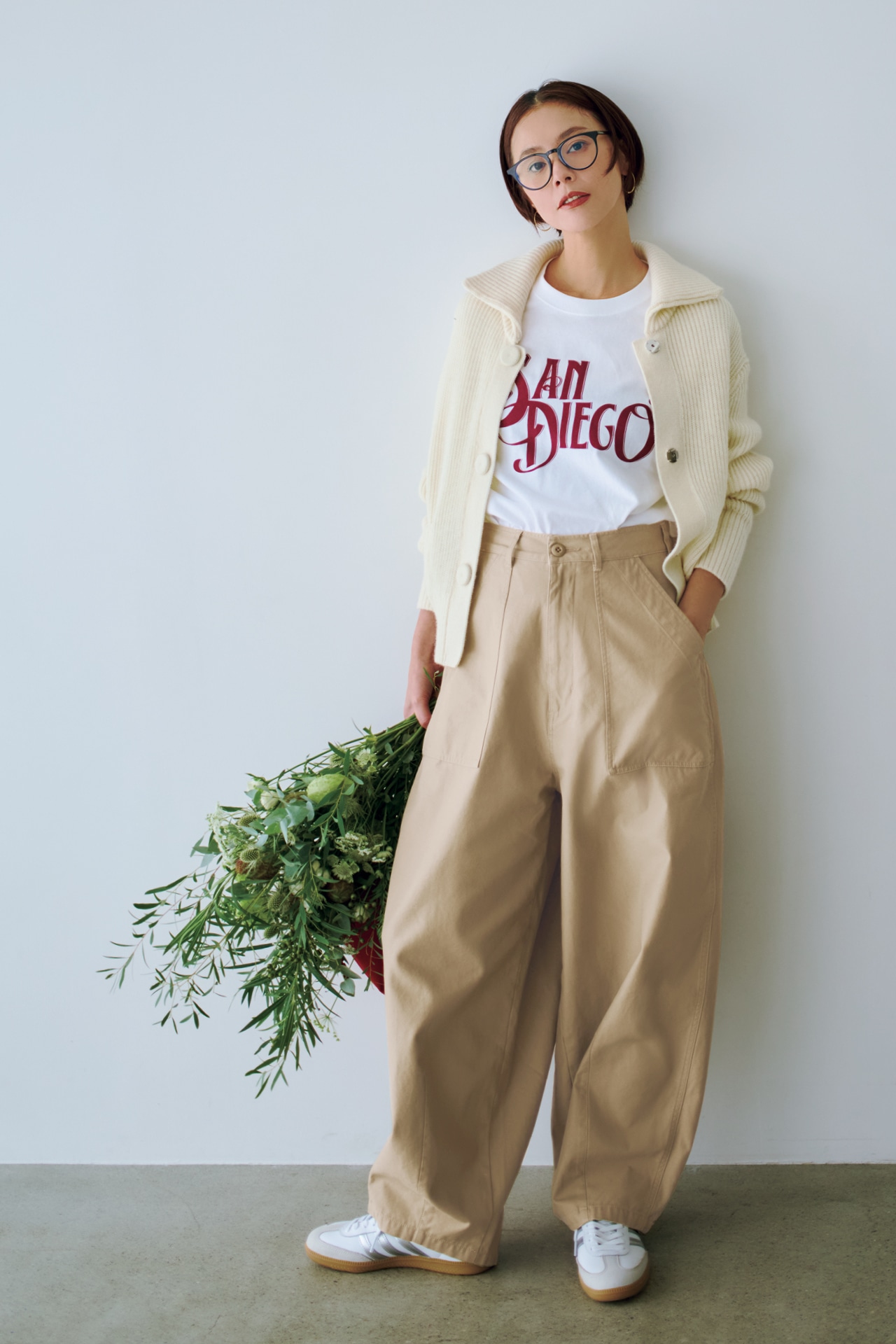 浅見れいなさんの12closet（トゥエルブクローゼット）【洗える】【石上美津江さんコラボ】カーヴィパンツのコーデ