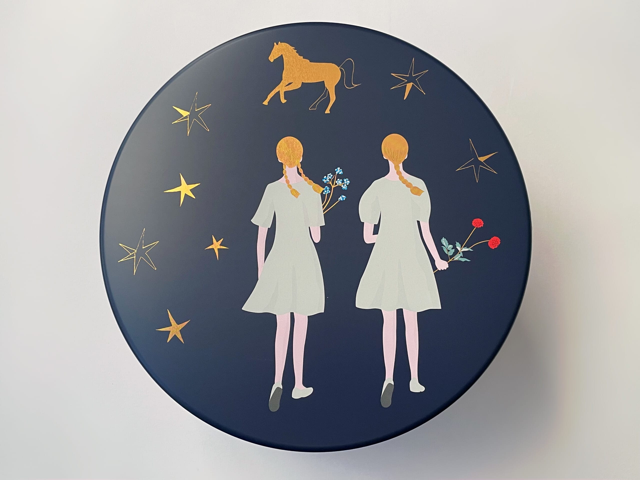 タルティンのウィンター缶2025。「花とチョコレート」専門店としてリニューアル後初めてのクリスマス缶である。