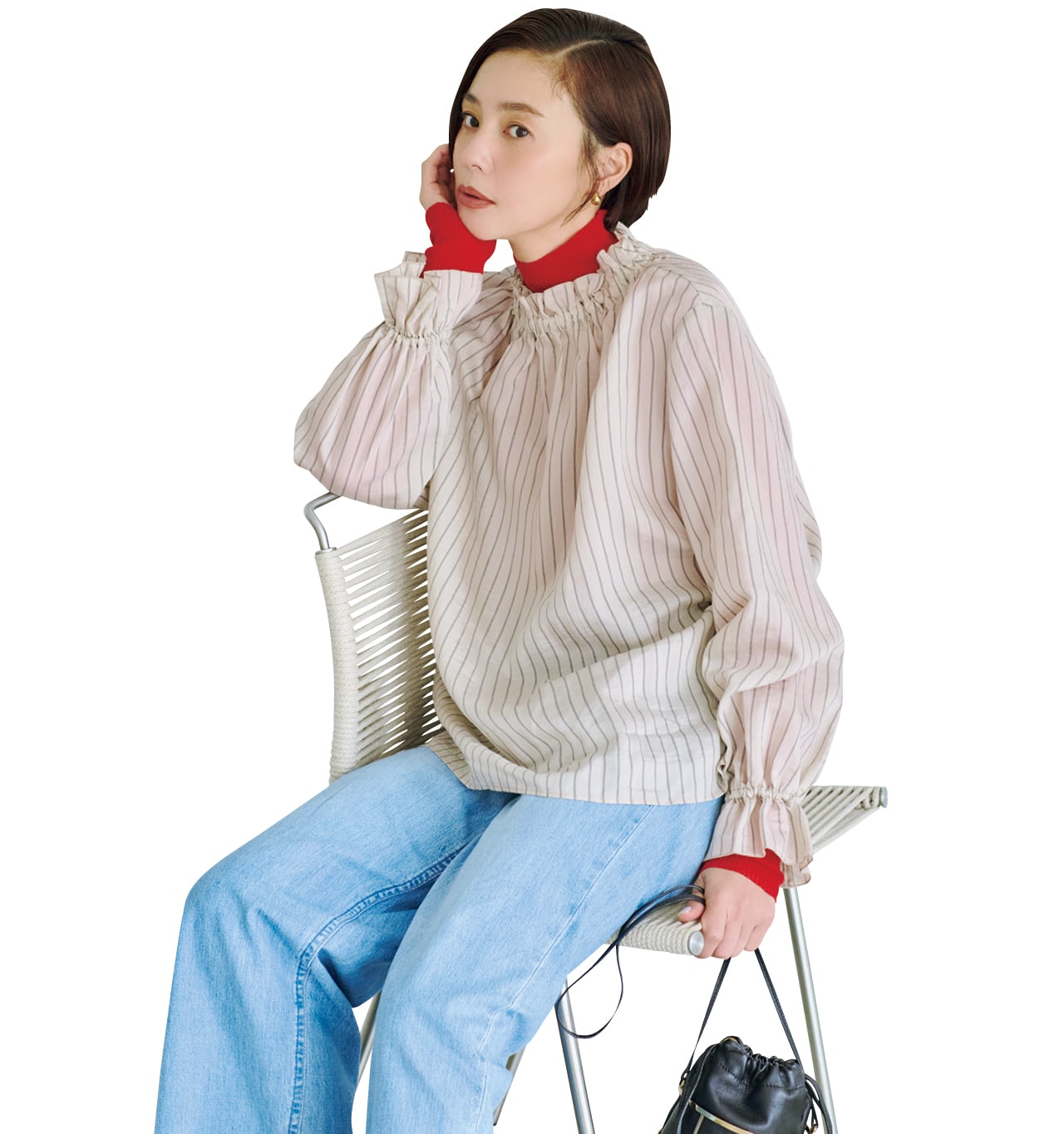 浅見れいなさんの12closet（トゥエルブクローゼット）【洗える】【12classe】スタンドフリル衿シアーブラウスのコーデ