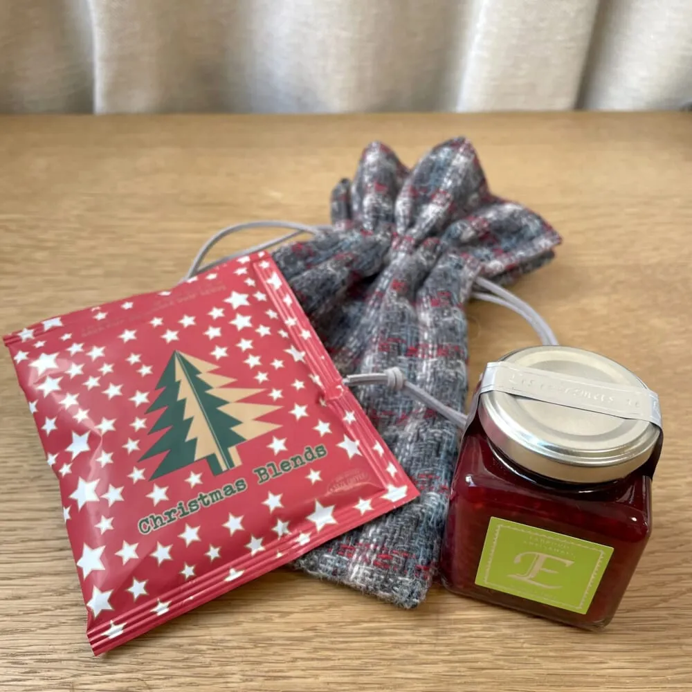 フランボワーズジャム、SAZA COFFEEのクリスマスブレンド、尾州ウール生地の巾着