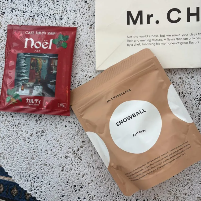 Mr. CHEESECAKEの「スノーボール」、カルディのドリップコーヒー「noël」パッケージ