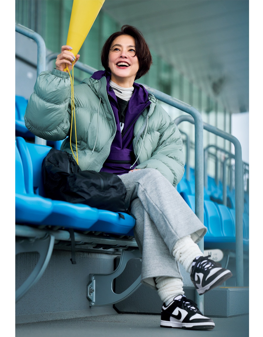 浅見れいなさん スニーカーコーデ