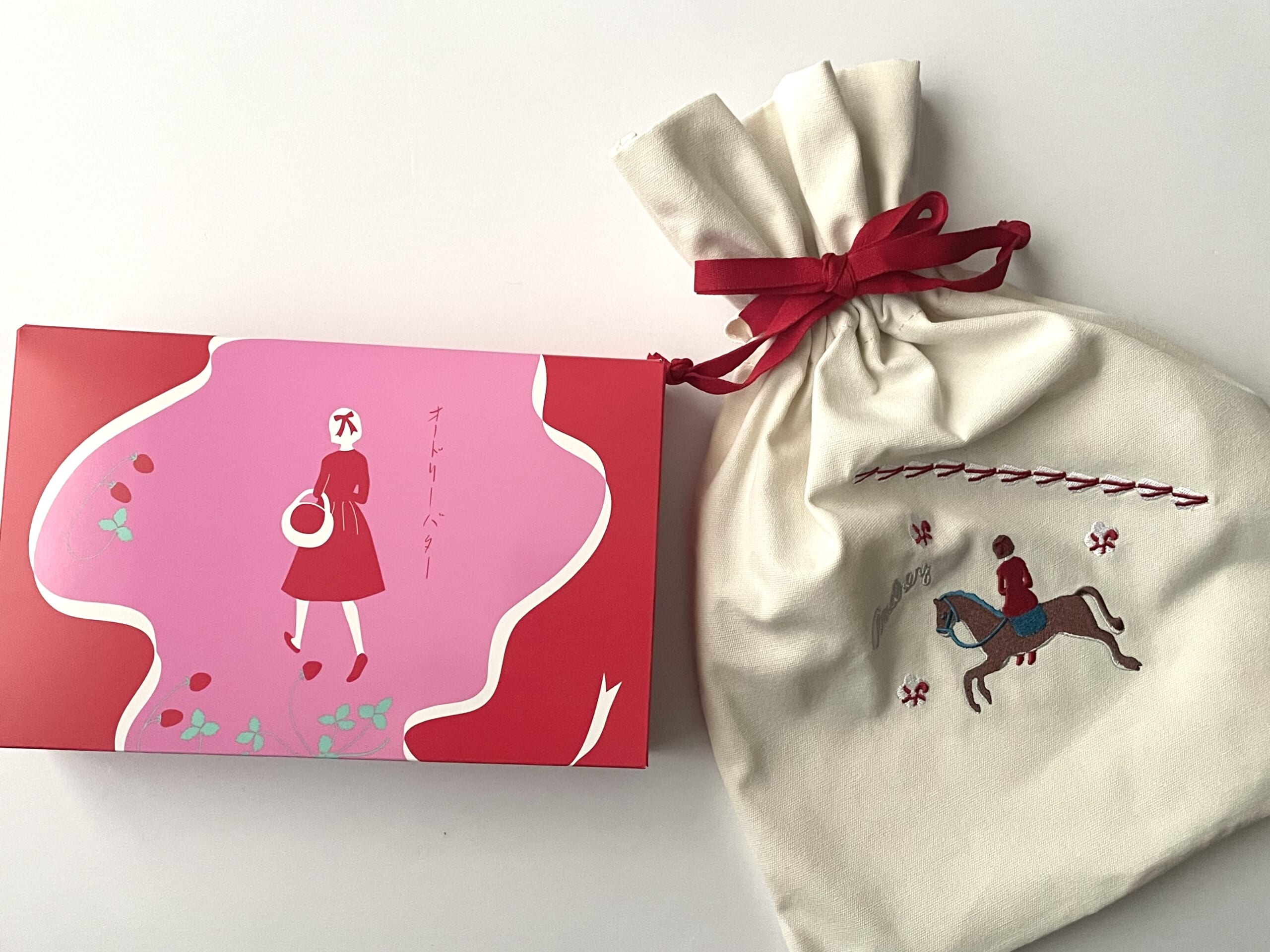 オードリーバターとオードリー巾着（刺繍入り）。2025年のクリスマスバージョン。