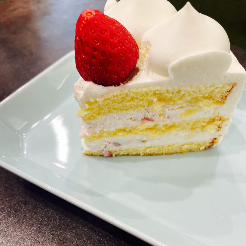 いなげや　森永乳業　クリスマスケーキ　断面