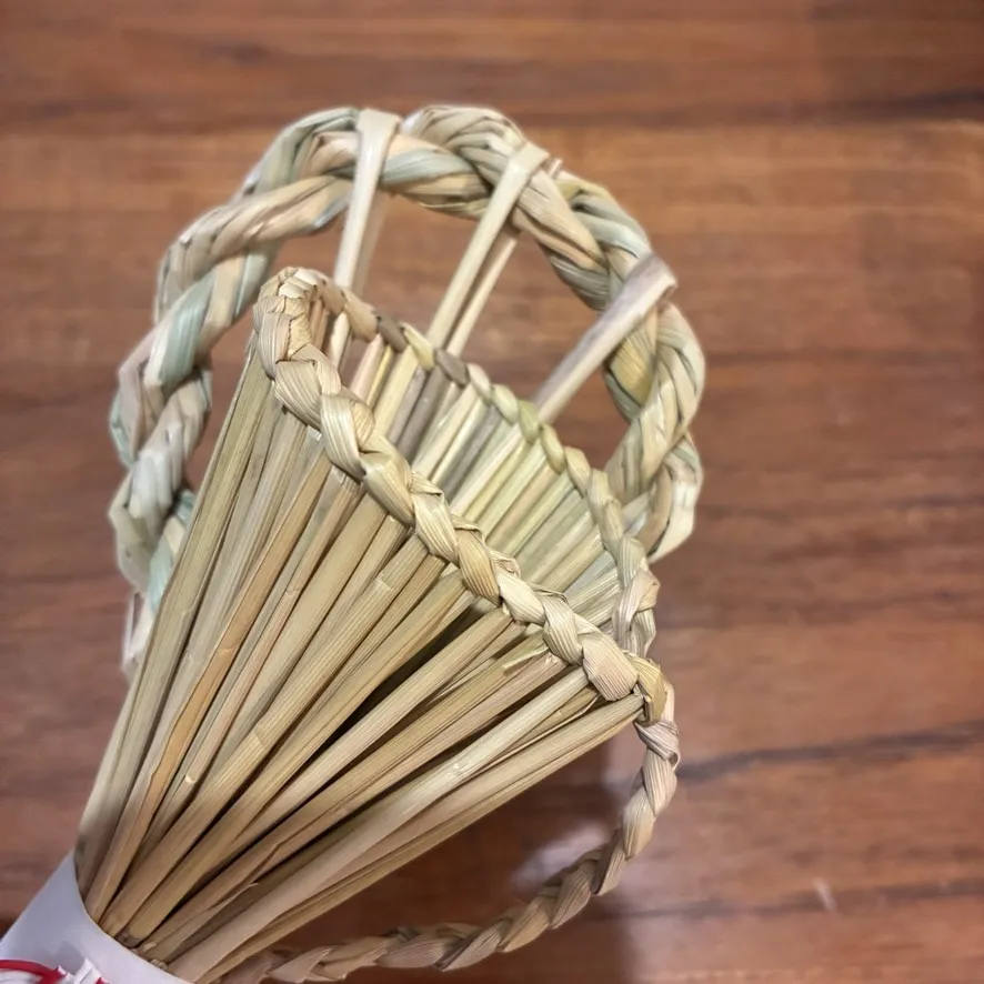 八箒「藁飾り」上部のアップ