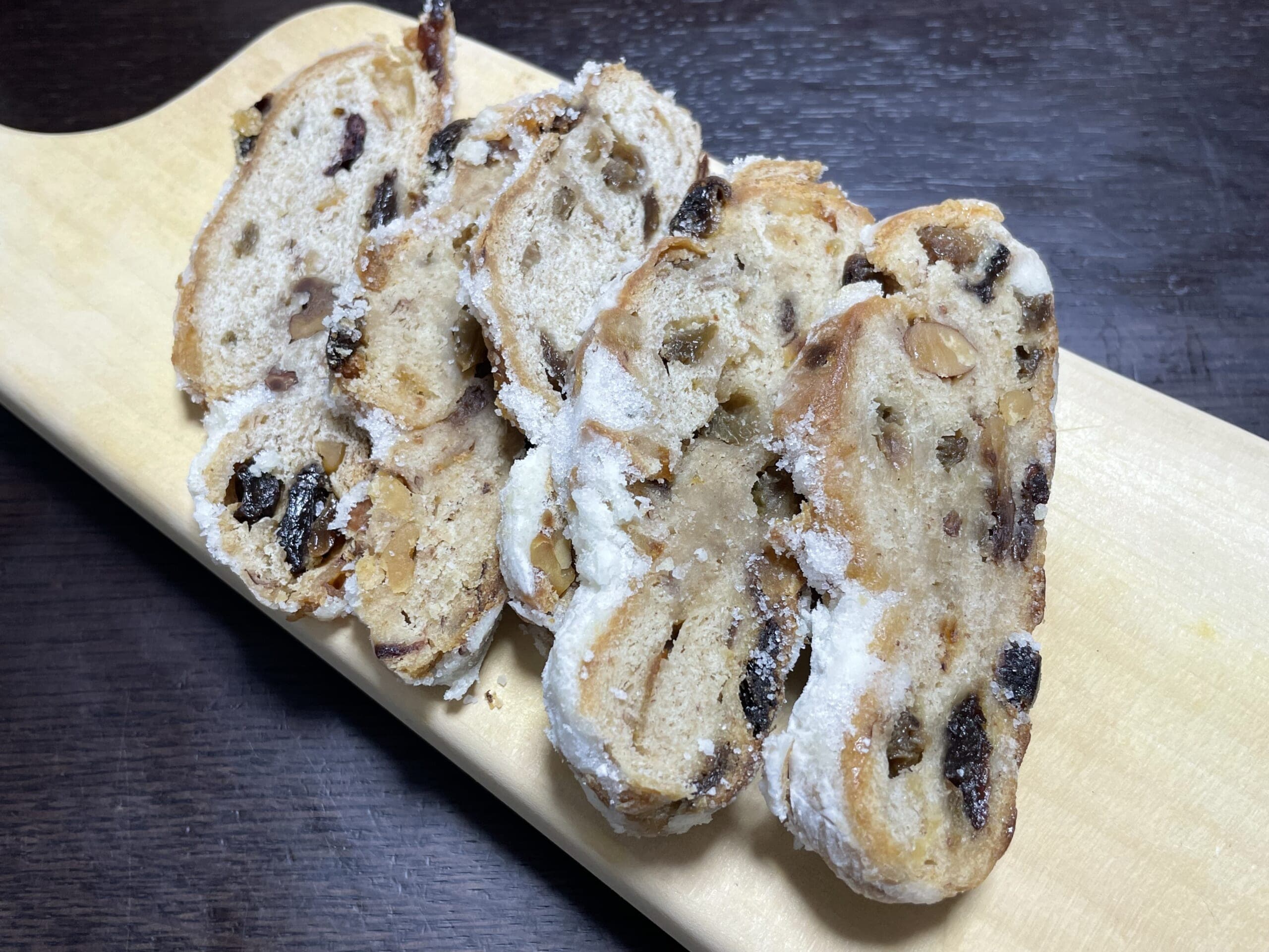 ジャン・フランソワのシュトレンを薄く切って並べた写真