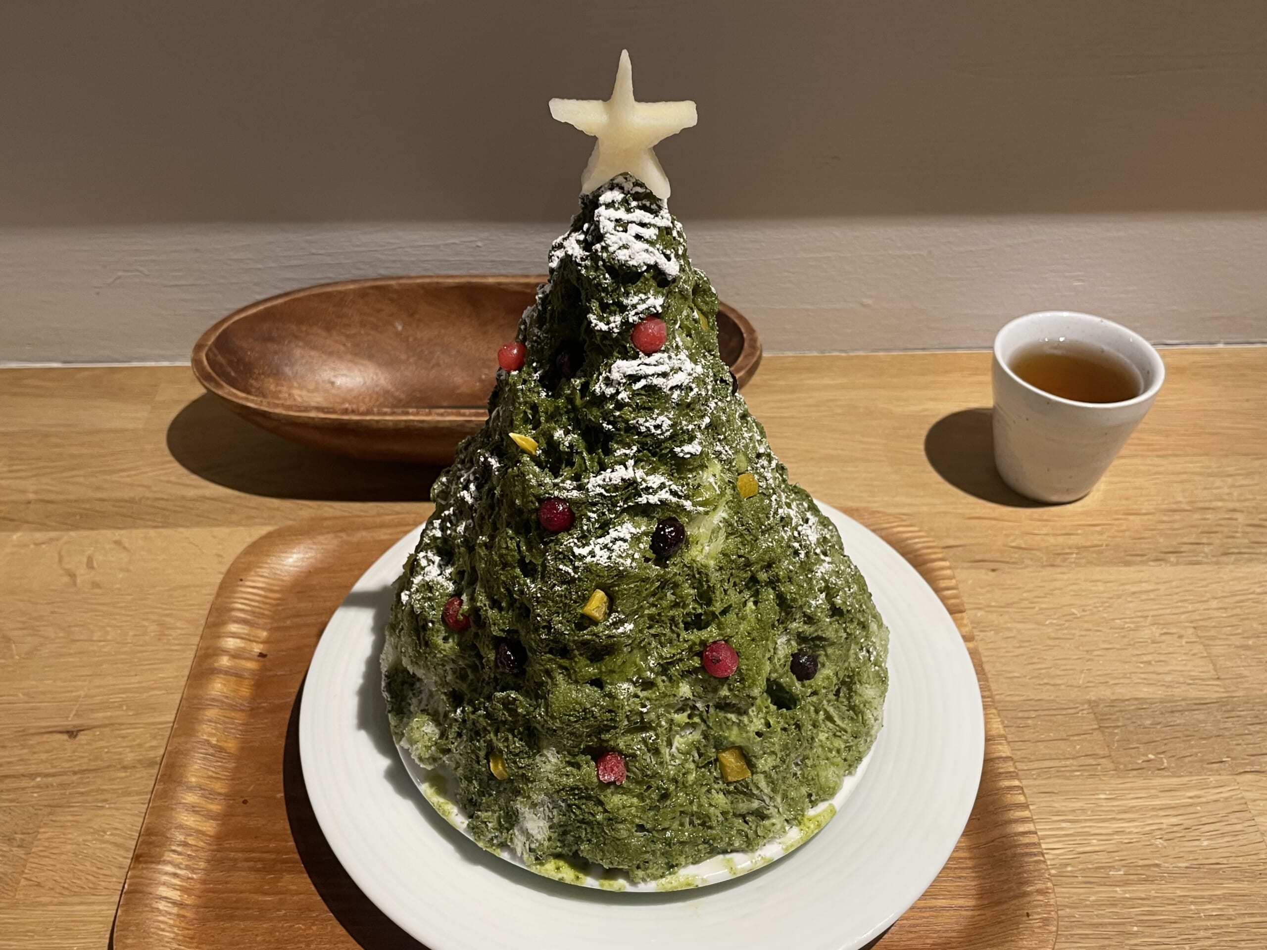 カフェクノップゥさんのかき氷「クリスマス氷」2025。