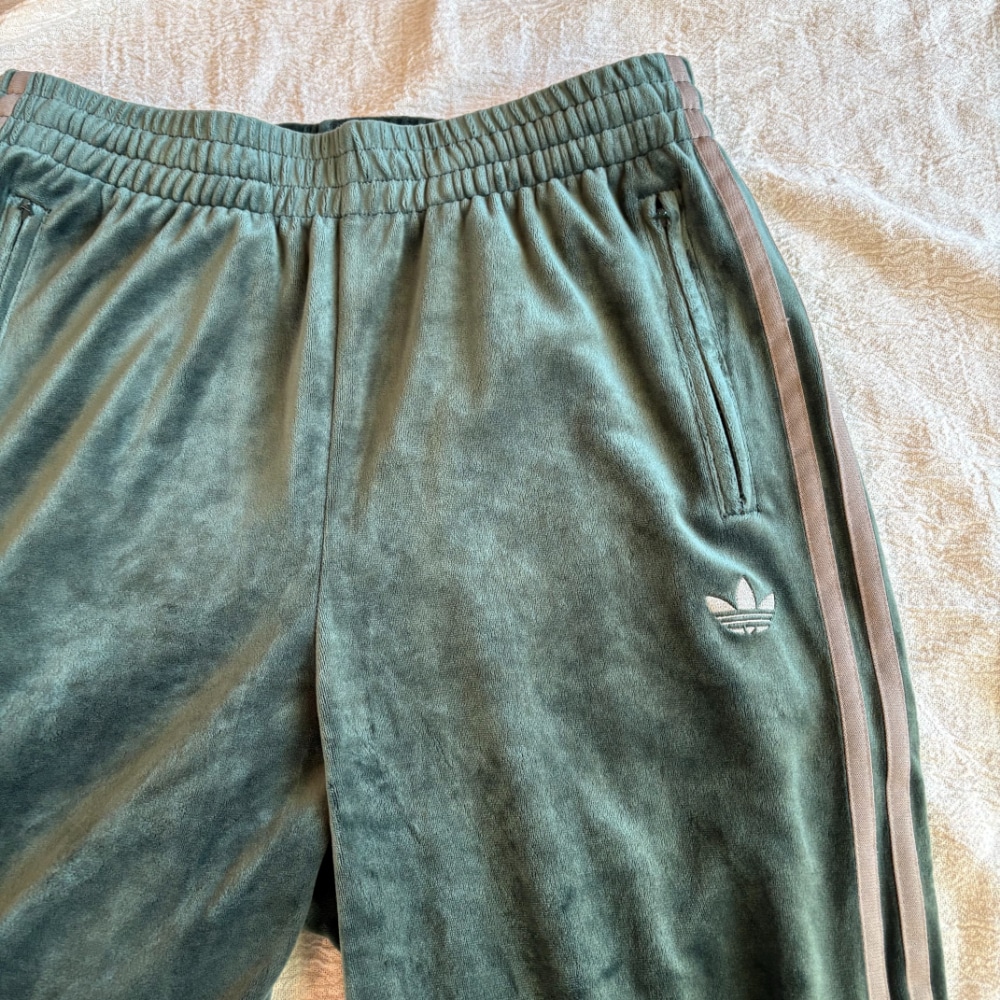 adidas ファイヤーバード トラックパンツ ベロア