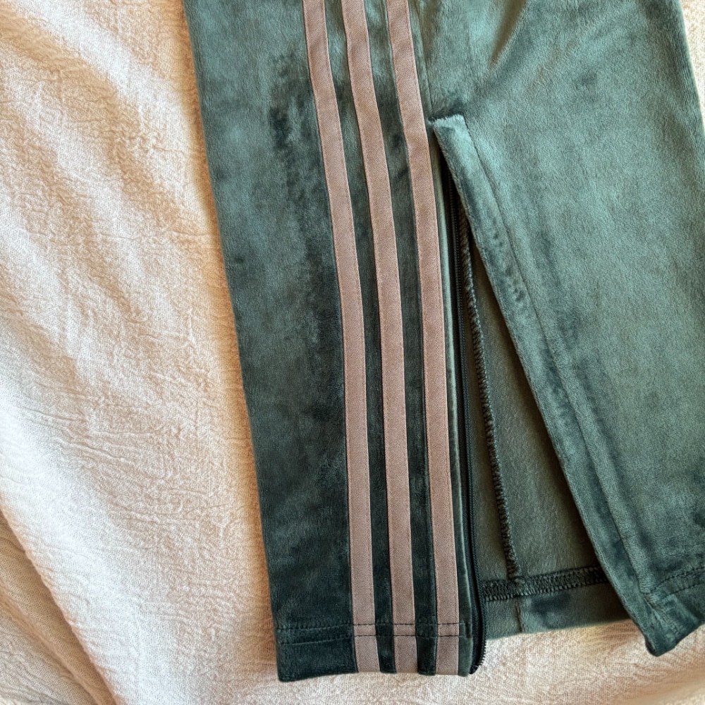 adidas ファイヤーバード トラックパンツ ベロア