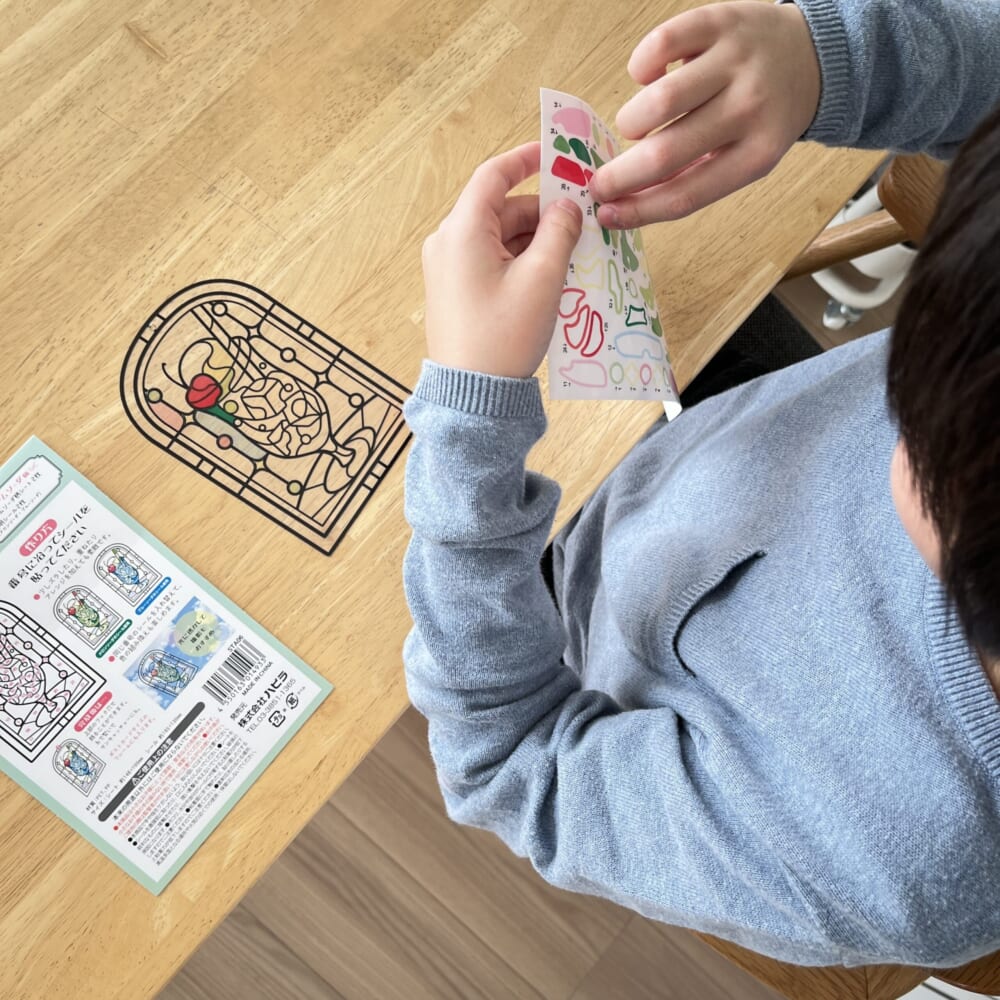 セリア　シールぬりえ　ステンドグラス