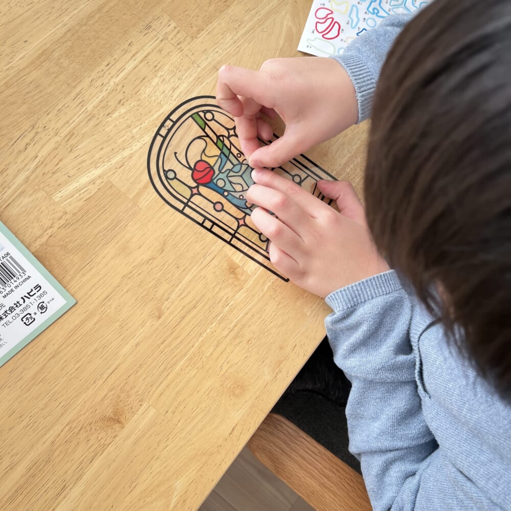 セリア　シールぬりえ　ステンドグラス