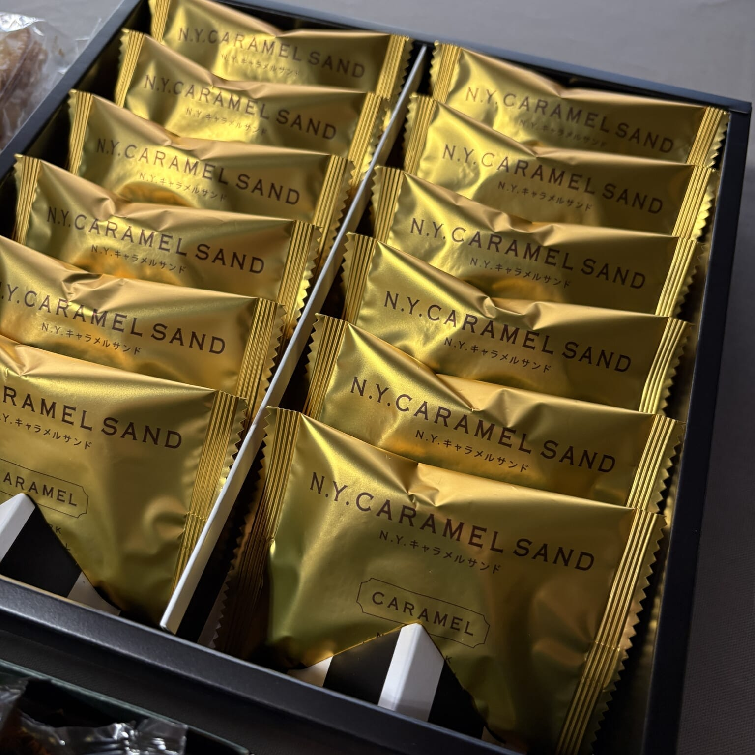 N.Y.C.SAND「N.Y.キャラメルサンド」パッケージ