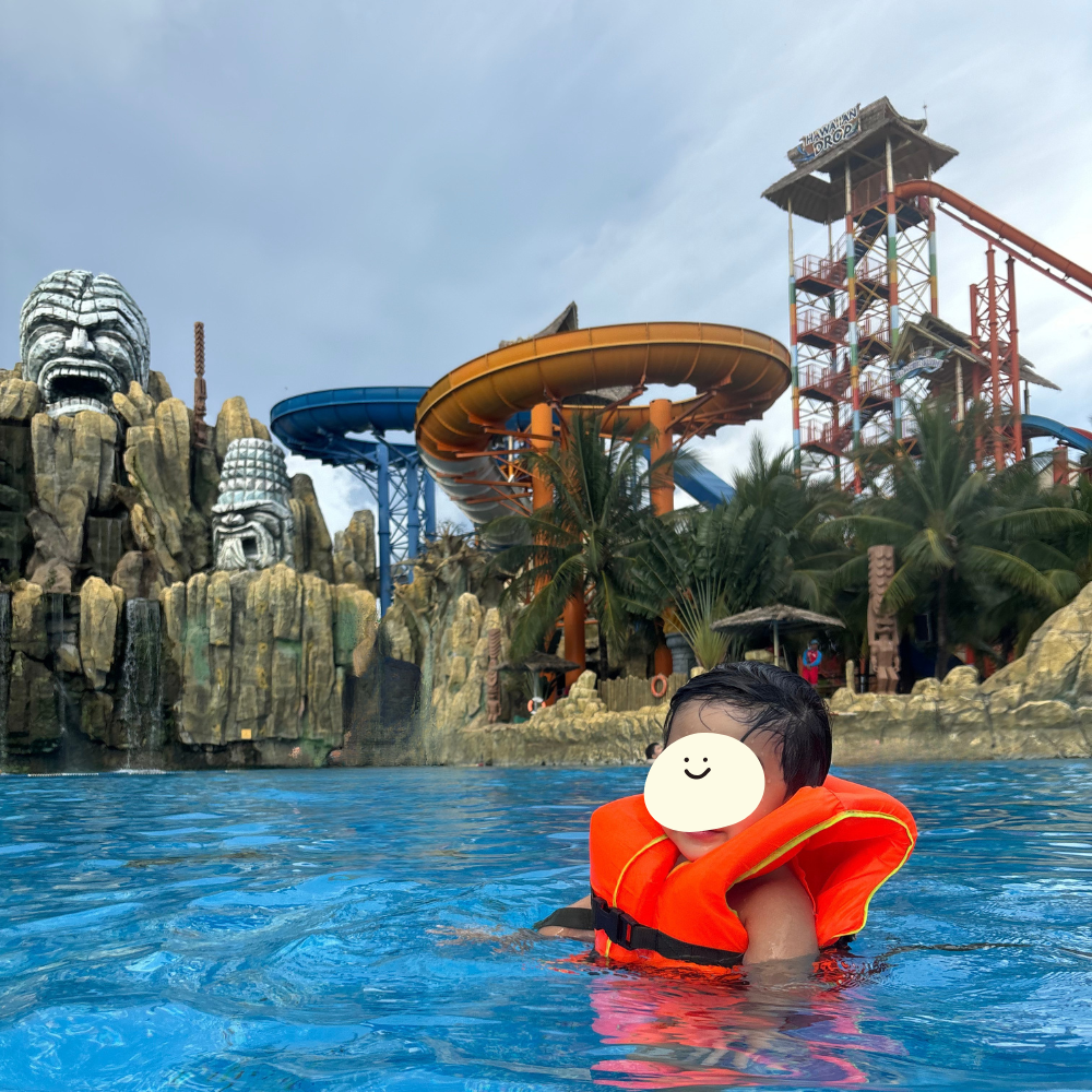 ヴィンワンダーズ フーコック ウォーターパーク　波のプール　ウォータースライダー