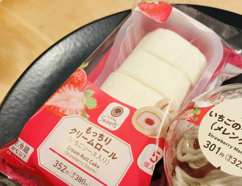 ファミマ いちご スイーツ もっちりクリームロール