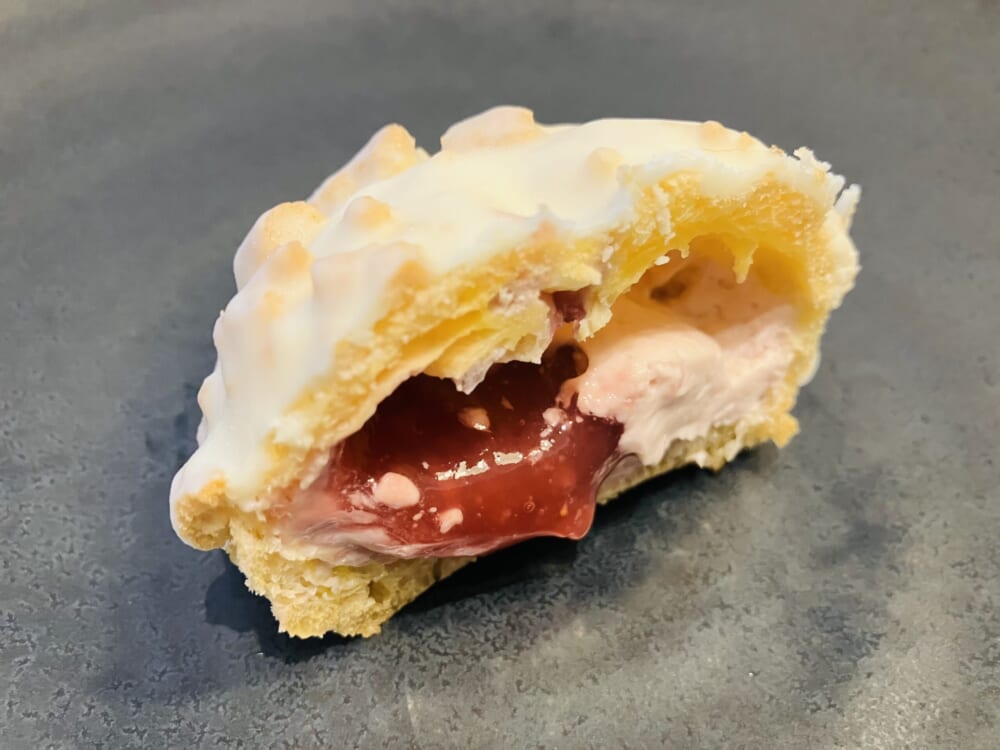 ファミリーマート
クッキーシュー
いちご