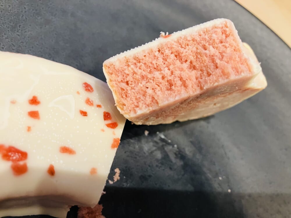 ファミリーマート バウムクーヘン いちご