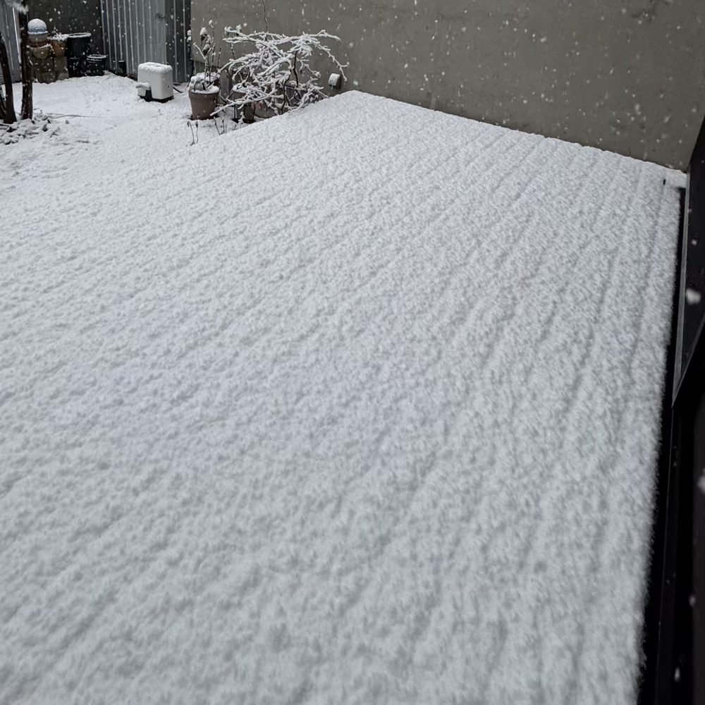 ウッドデッキ　雪