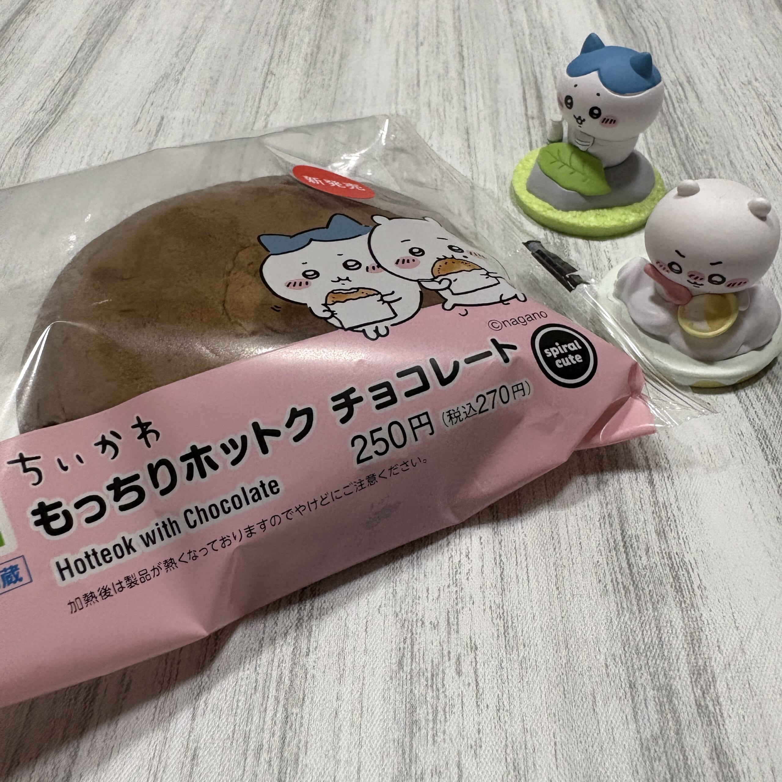 ちいかわ　セブンイレブン　ホットク　チョコレート