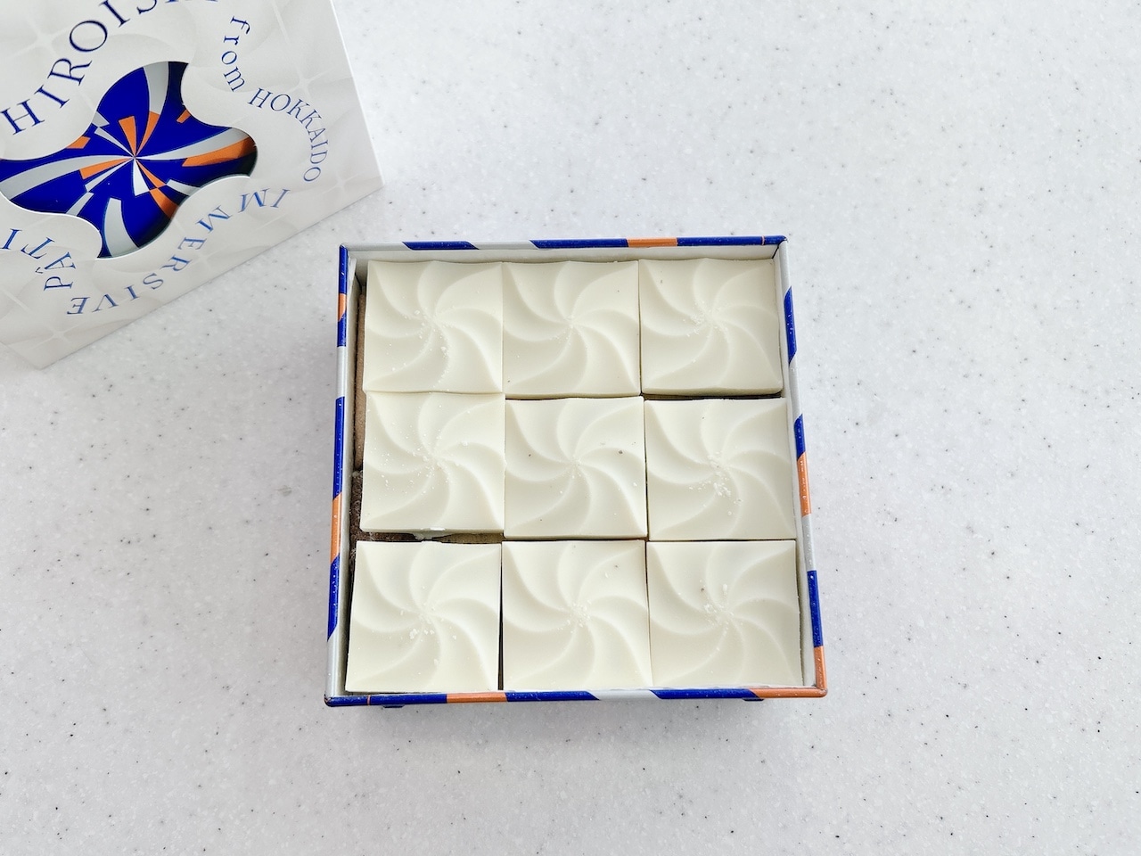 しろいし洋菓子店のショコラクッキー缶~雪降る街のちいさなおはなし