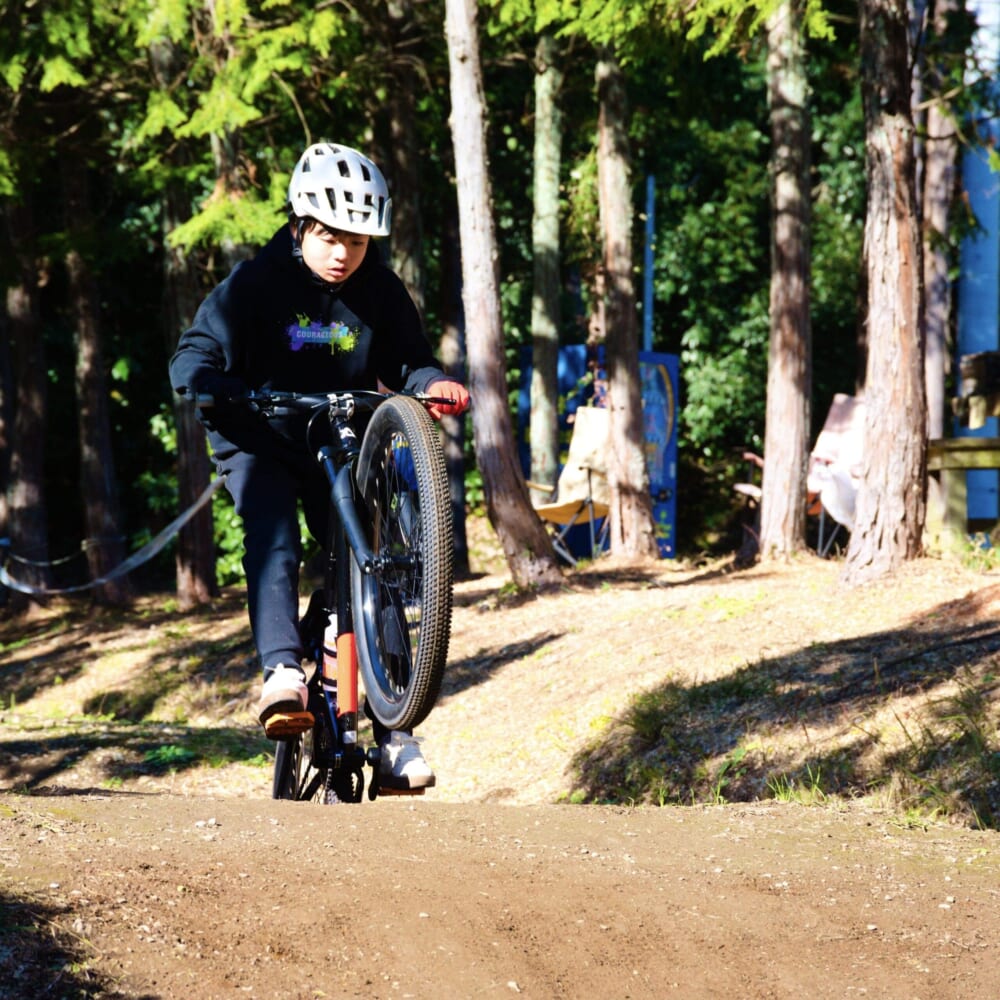 小田原 フォレストバイク MTB マウンテンバイク ジャンプ