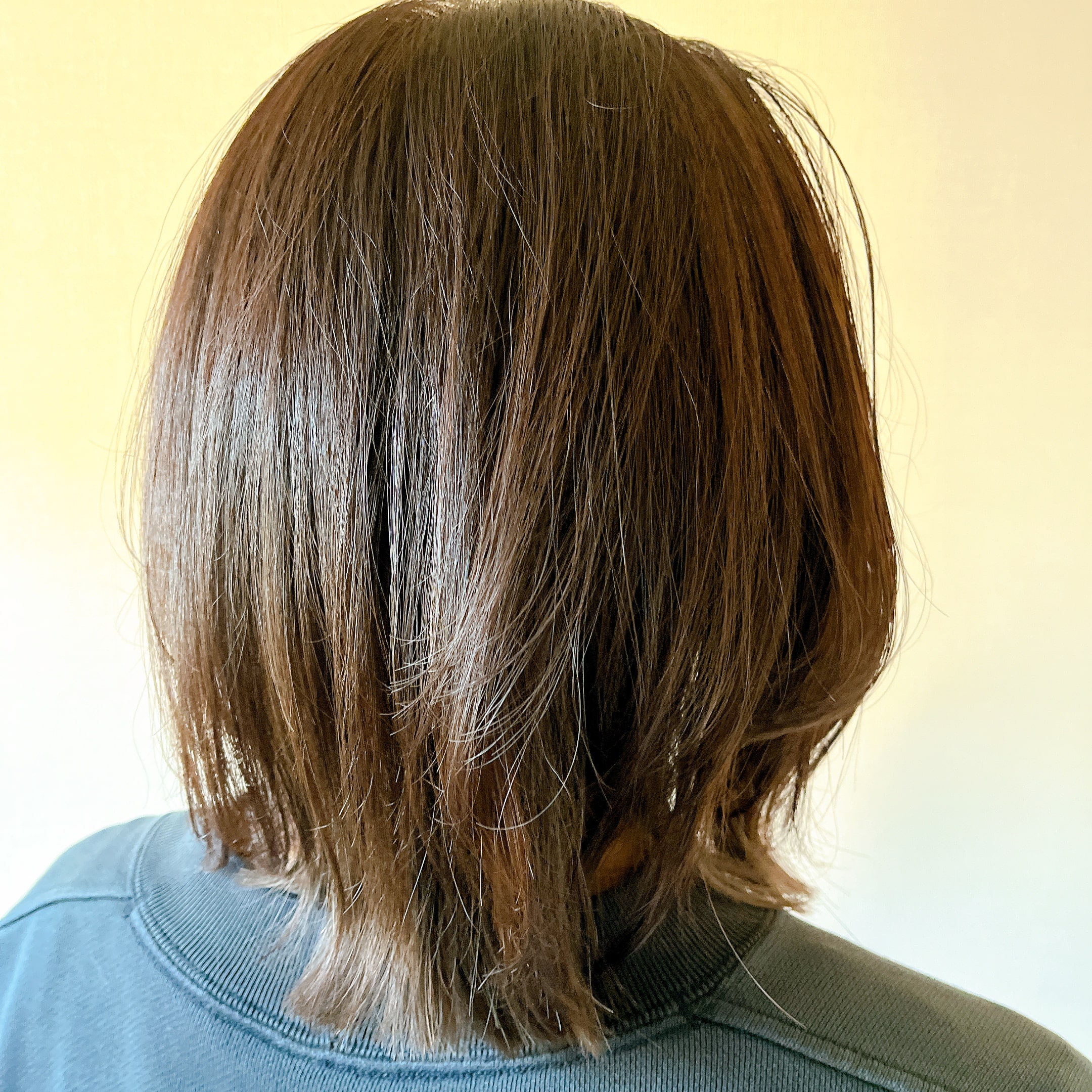 40代ミディアムヘアとインナーカラー