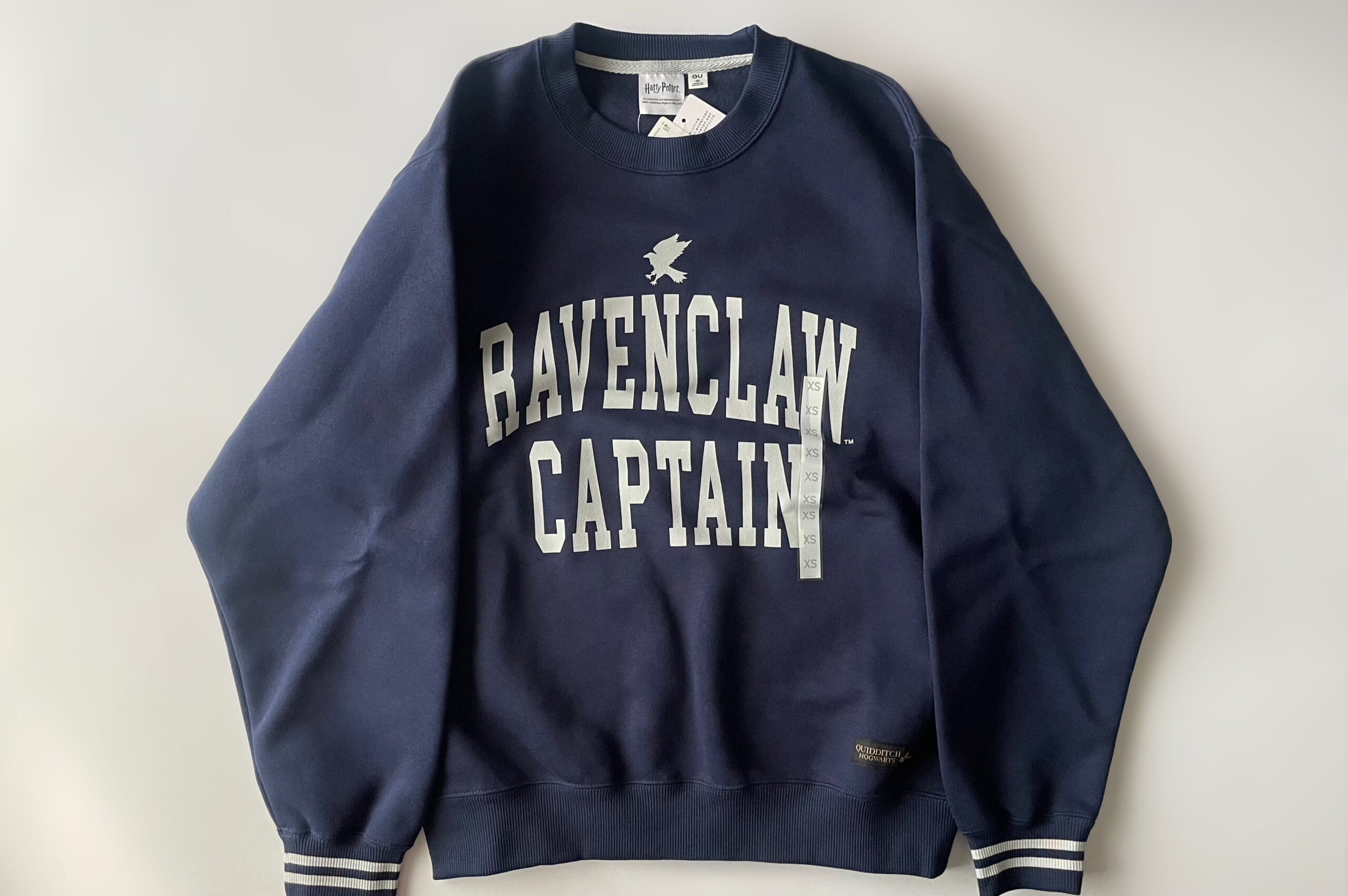 GU×ハリーポッターのプルオーバー。レイブンクローのロゴ入り