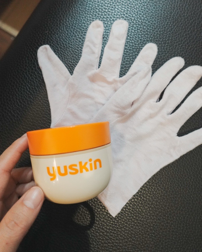 ダイソーのナイト手袋とユースキン