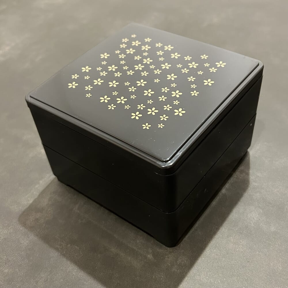 ダイソー　重箱　おせち