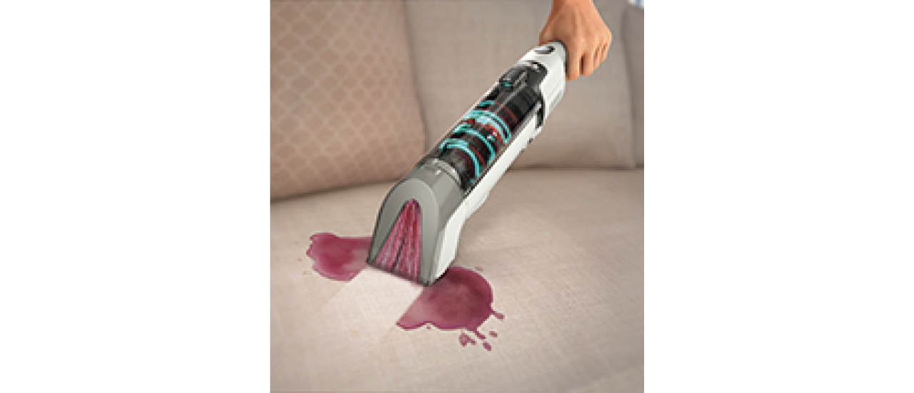 掃除後は、汚水を捨てるだけ。ケースに戻せば、簡単に内部洗浄も