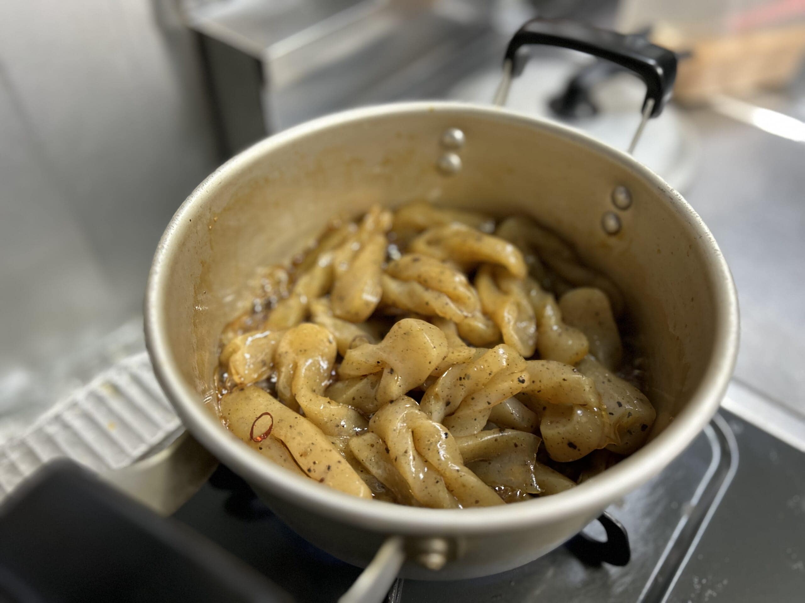 小学生が作ったこんにゃくの甘辛煮。美味しそうなこんにゃく料理。