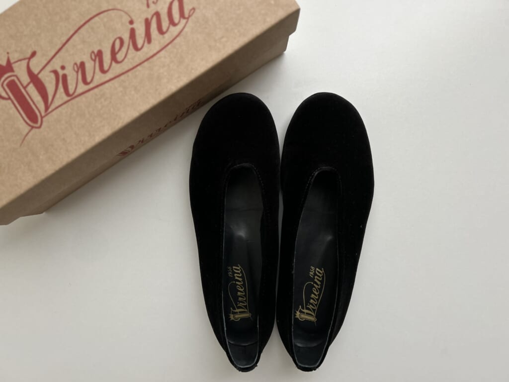 40代の年始のセールで購入したjournal standard luxe（ジャーナルスタンダード ラックス）のベロアのスリップオンシューズ。