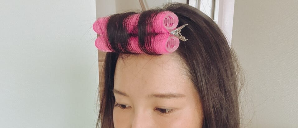 カーラーをまいているところ