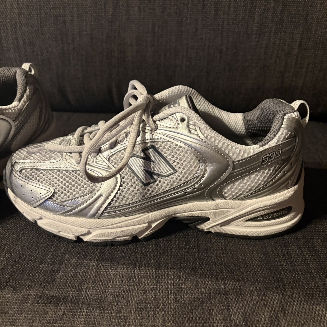 ニューバランス
スニーカー