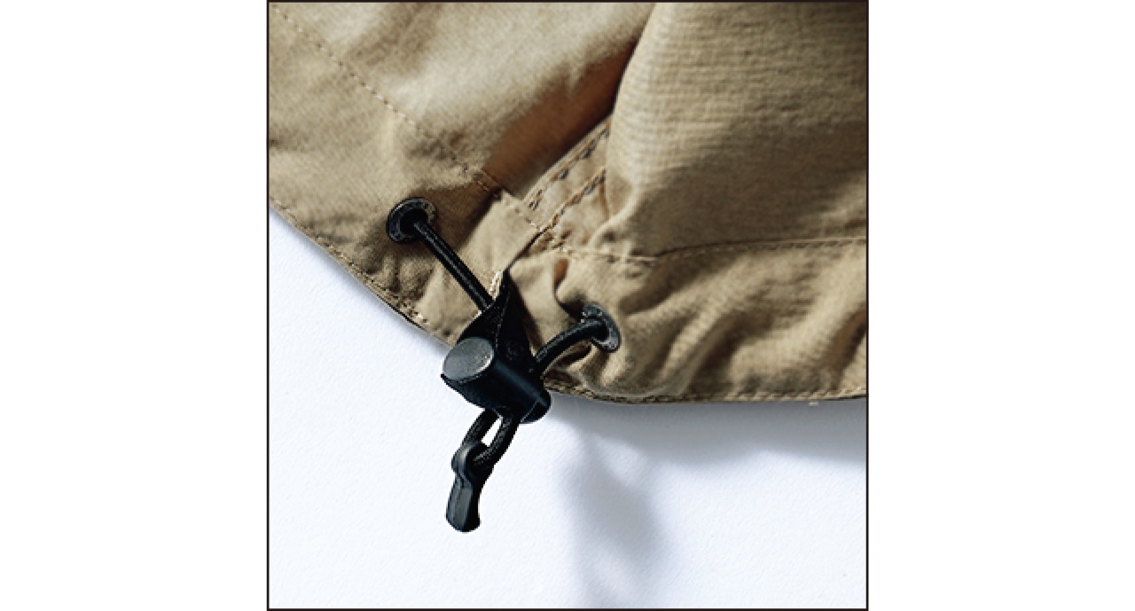 裾のドローコードでシルエットが変化。コーデに合わせてアレンジ自在