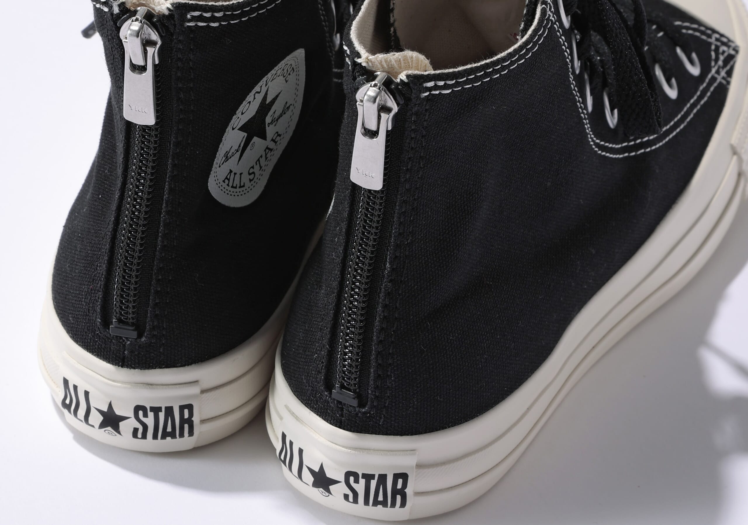 スニーカーのコーディネートをスタイリストが指南 LEEマルシェ converse