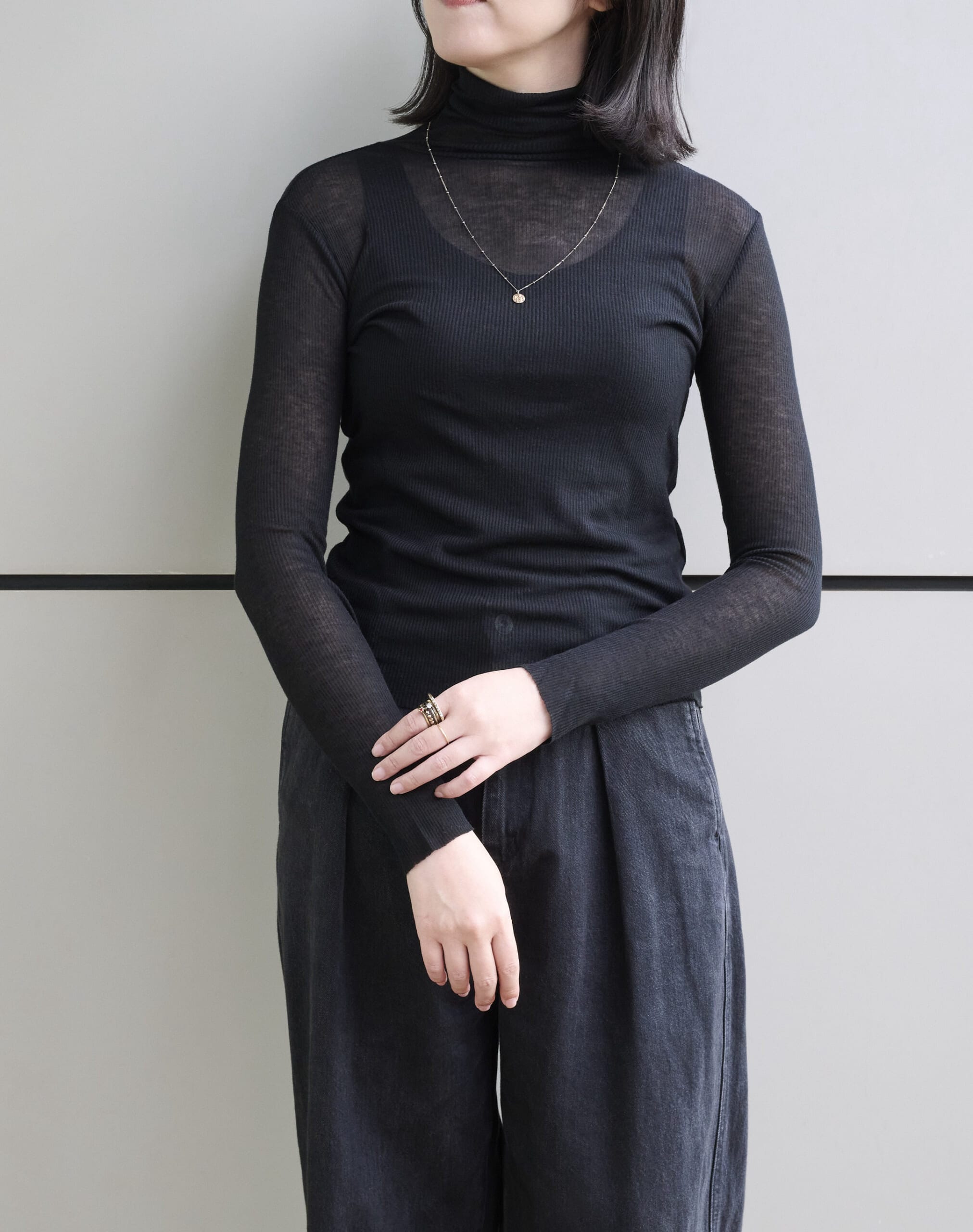 セルロースカシミヤタートルの黒を試着