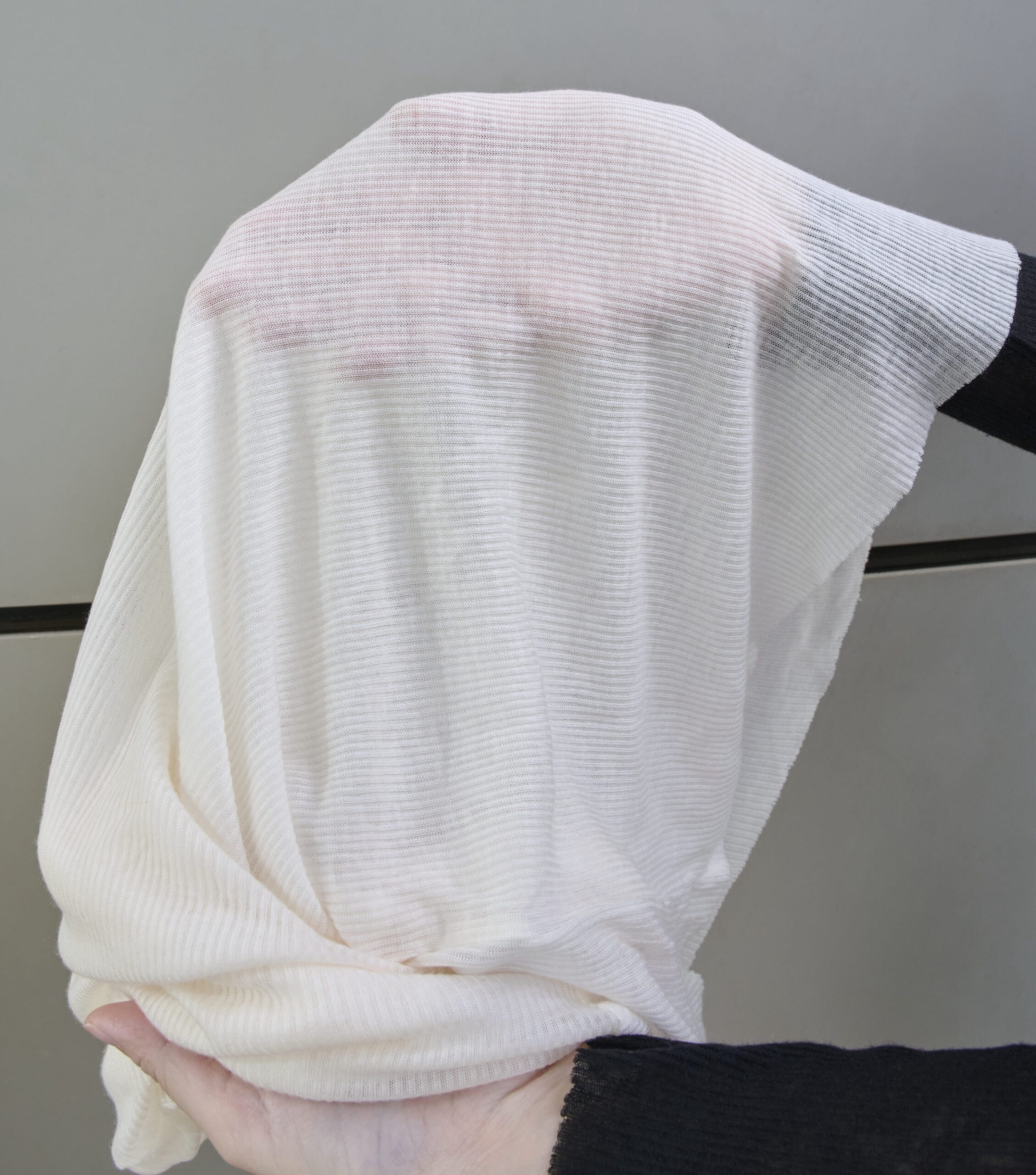 セルロースカシミヤタートルの白の透け感