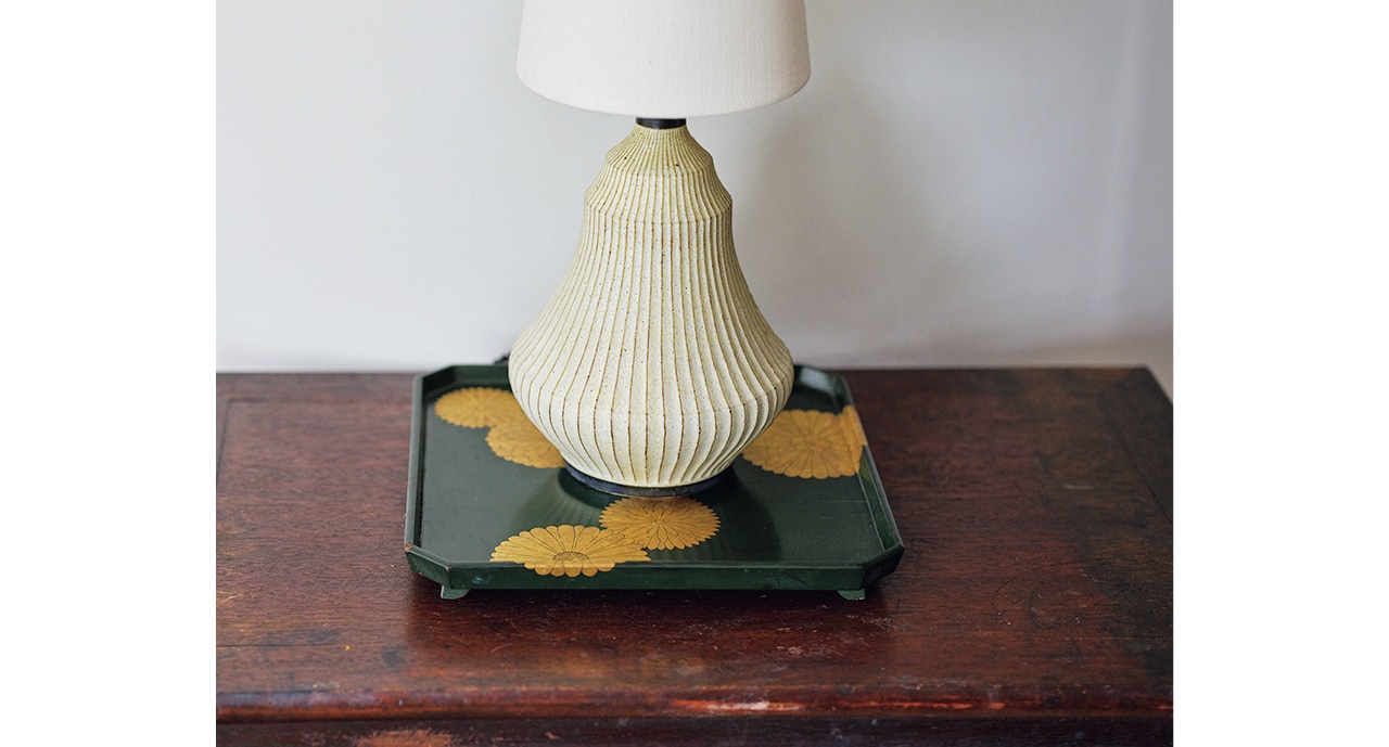 飛騨高山で見つけた盆は、珍しい緑色。