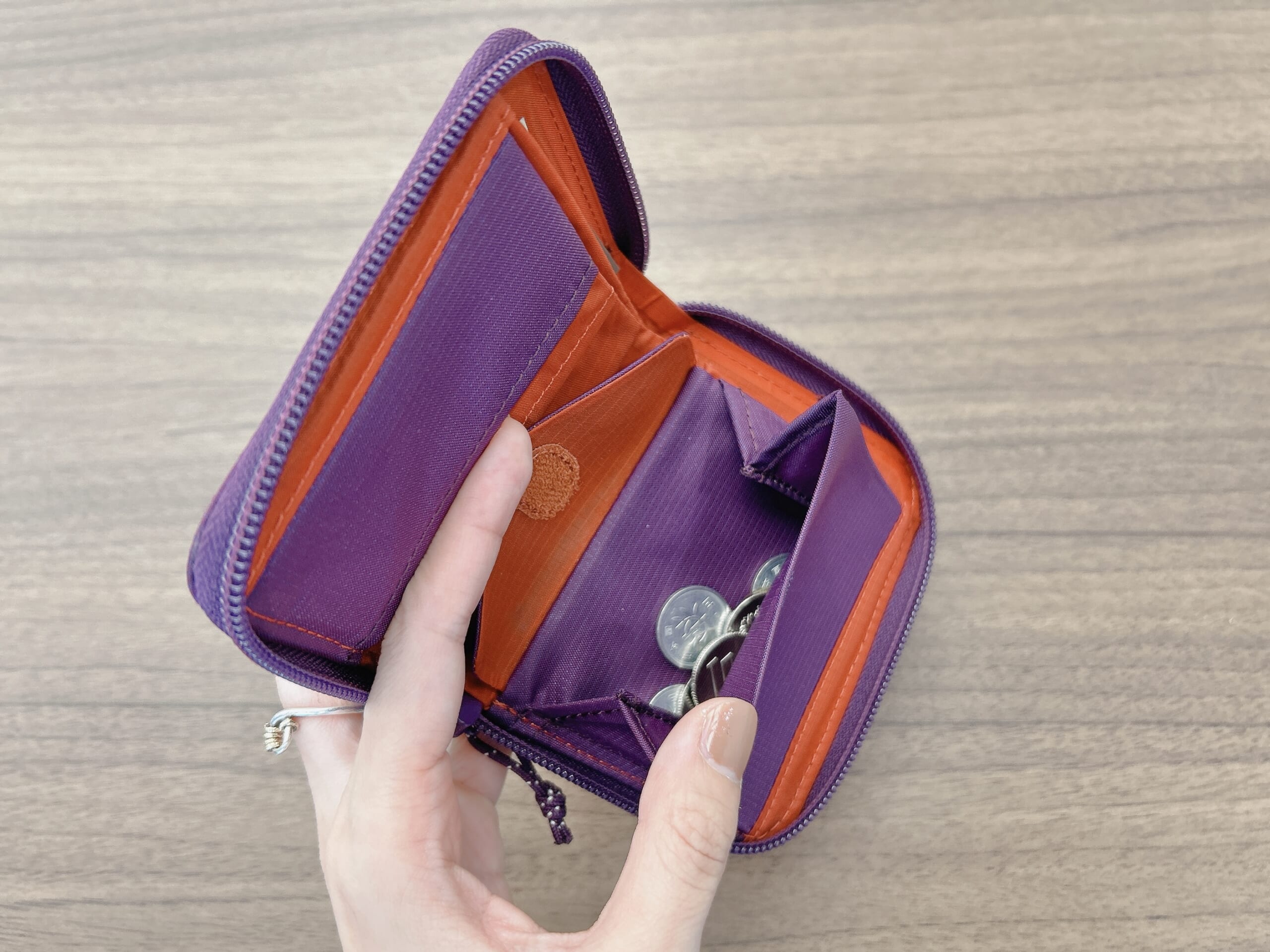 40代エディターの私物財布モンベルのジップワレットのコイン収納