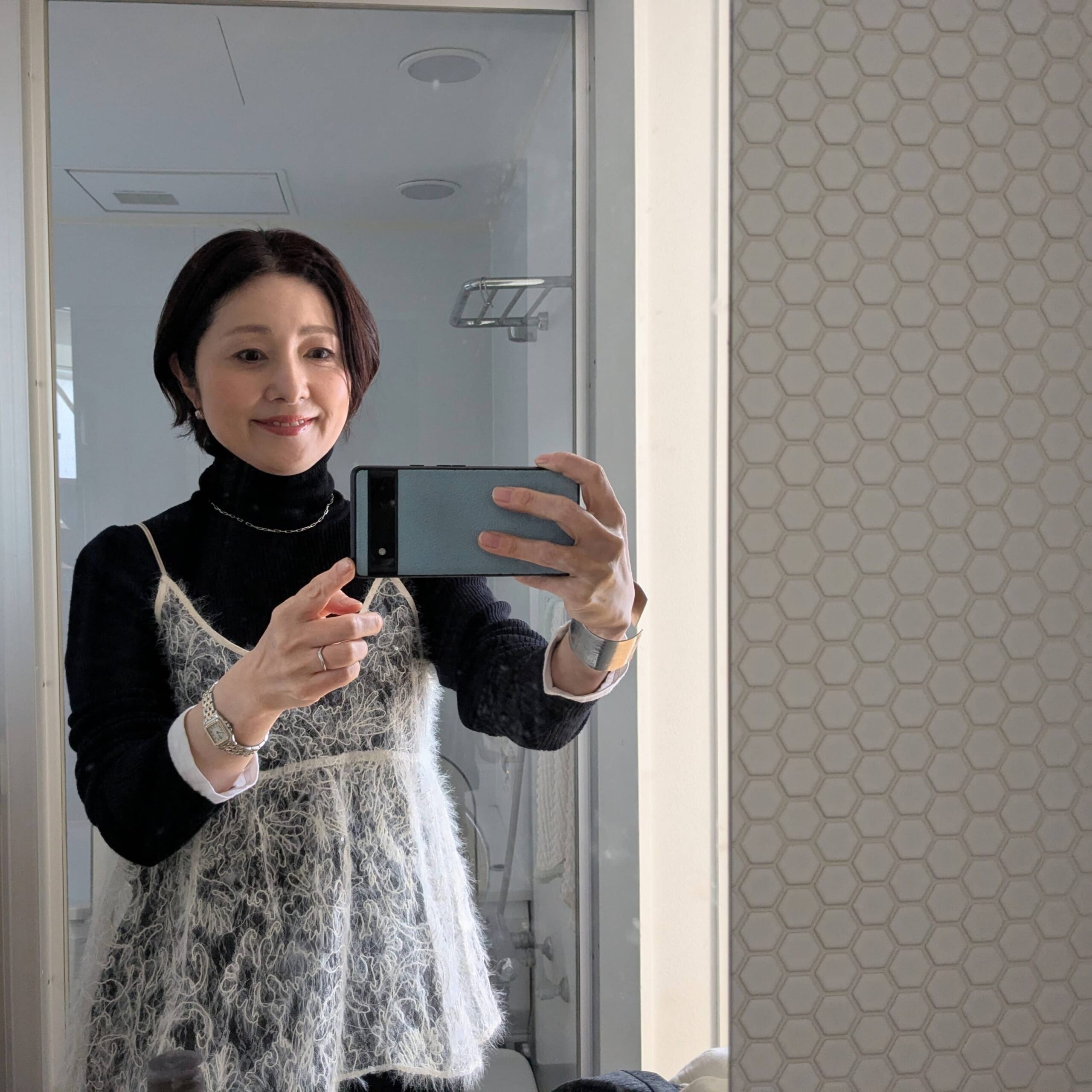 コーデ2アップ
:無印良品のタートルネックと、green label relaxingシアー レース キャミソール