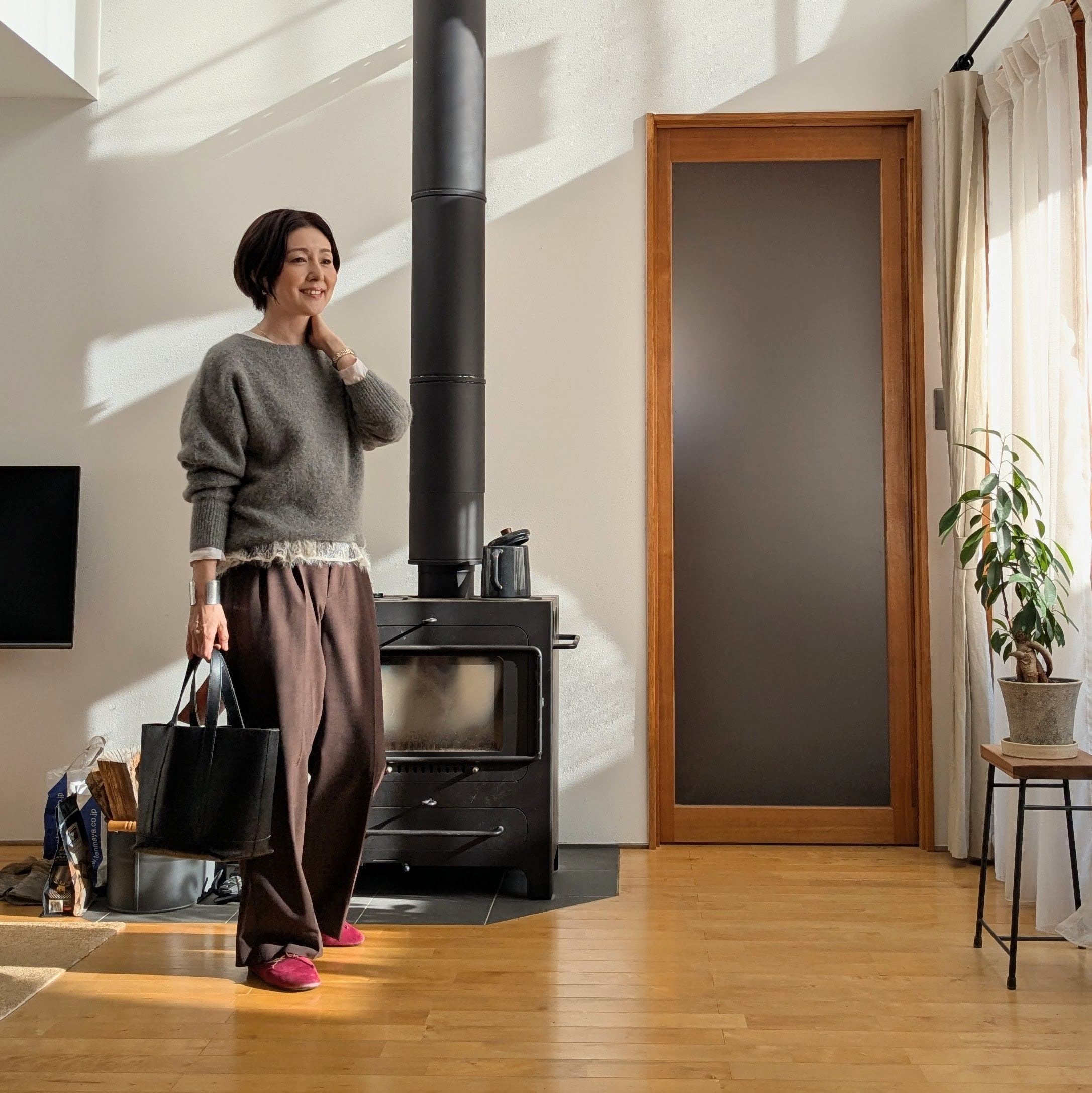 コーデ3:green label relaxingふれてヘアリーニットと、シアーレーススキャミソール