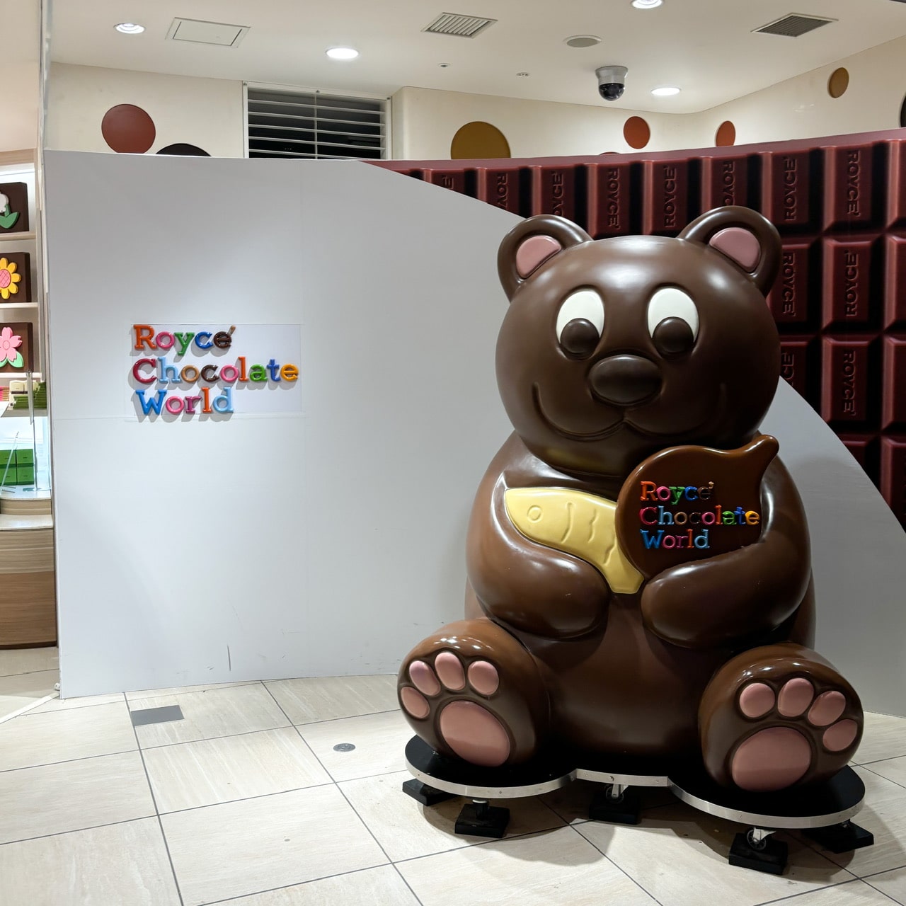 北海道新千歳空港のロイズチョコレートワールドにあるガチャガチャの目印