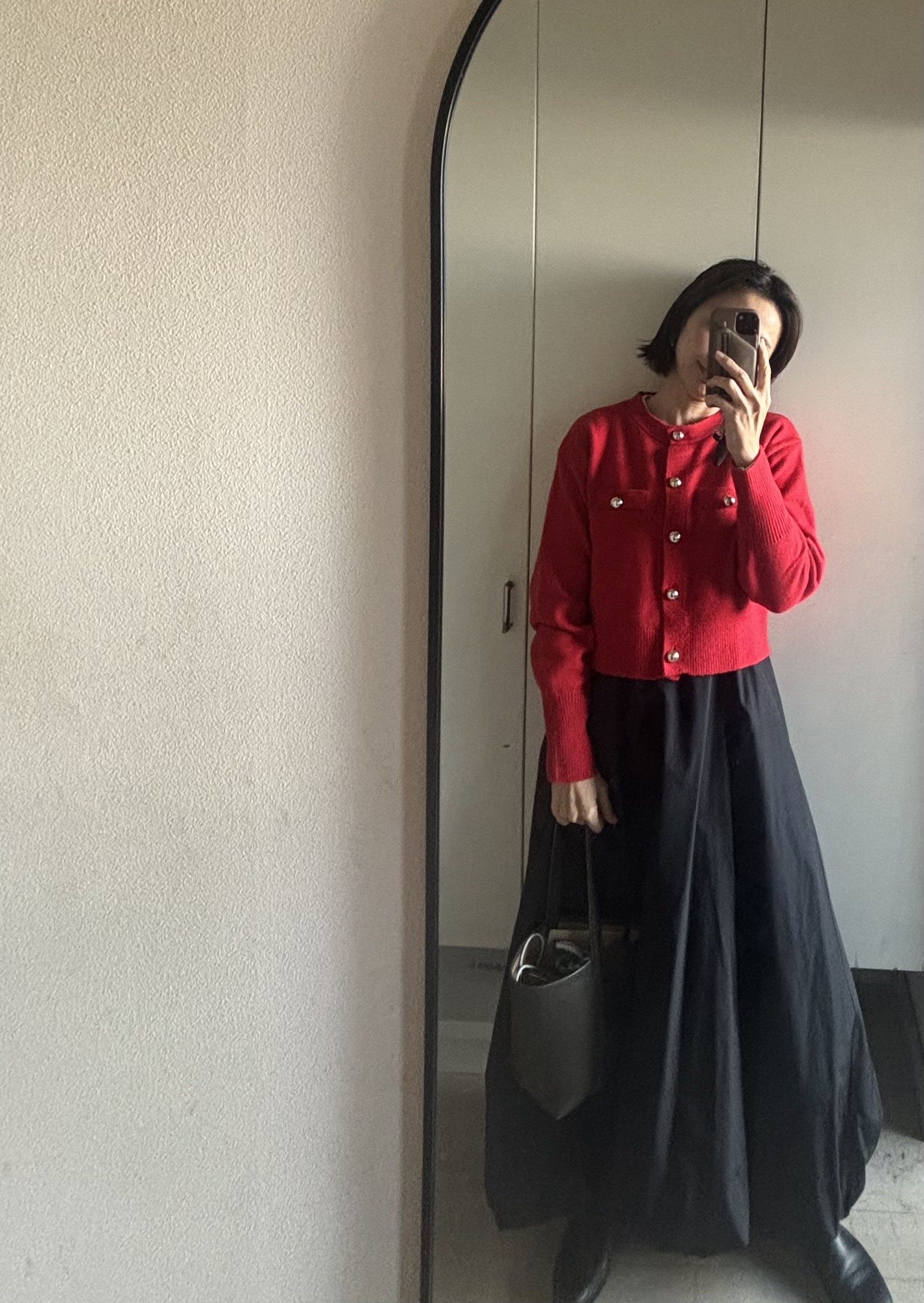 しまむらの赤カーでを使ったコーディネート