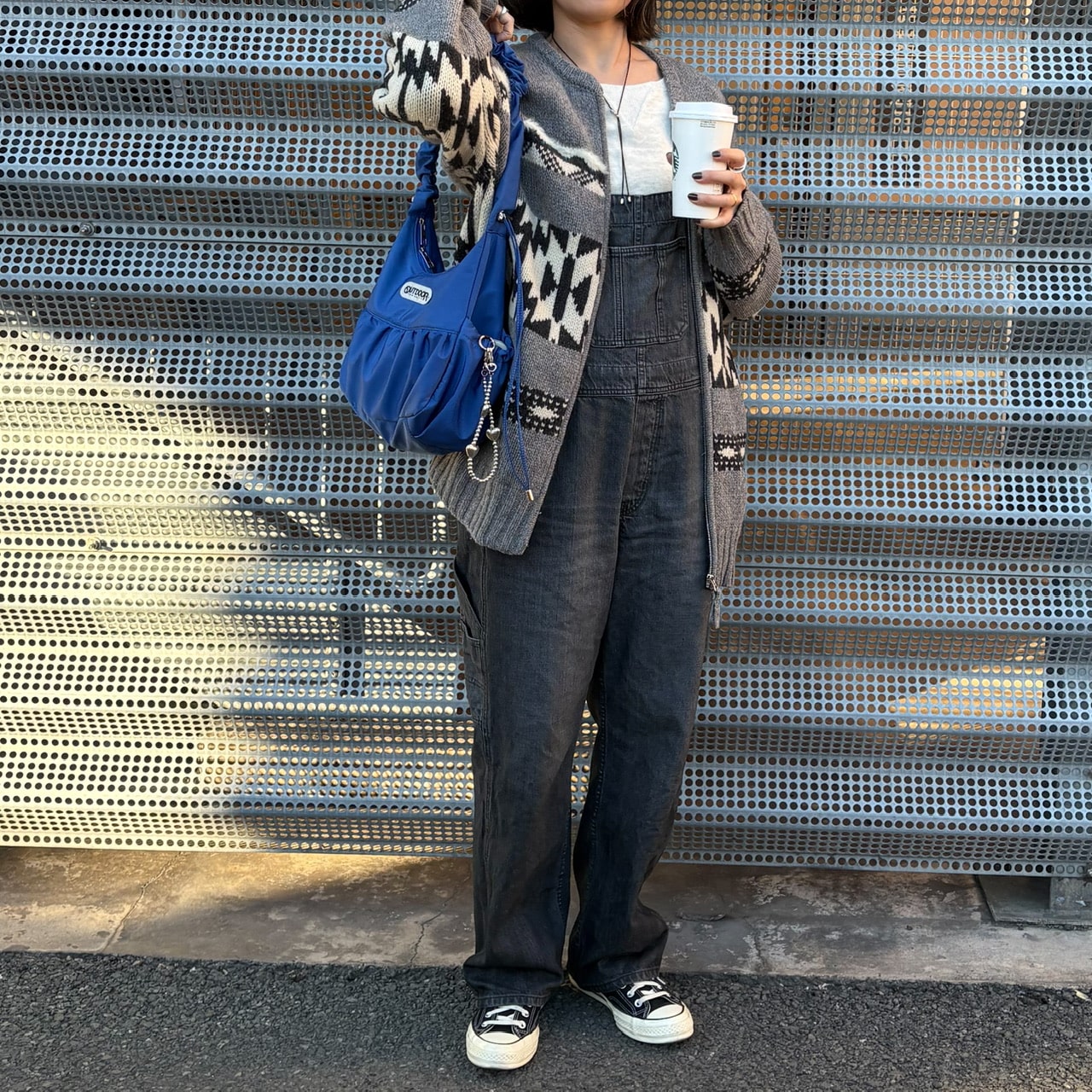 LEE別注OUTDOOR PRODUCTS×100人隊おでかけ部 可愛げ2Wayギャザーショルダー　ドライブ　おでかけ　ニット　サロペット着用