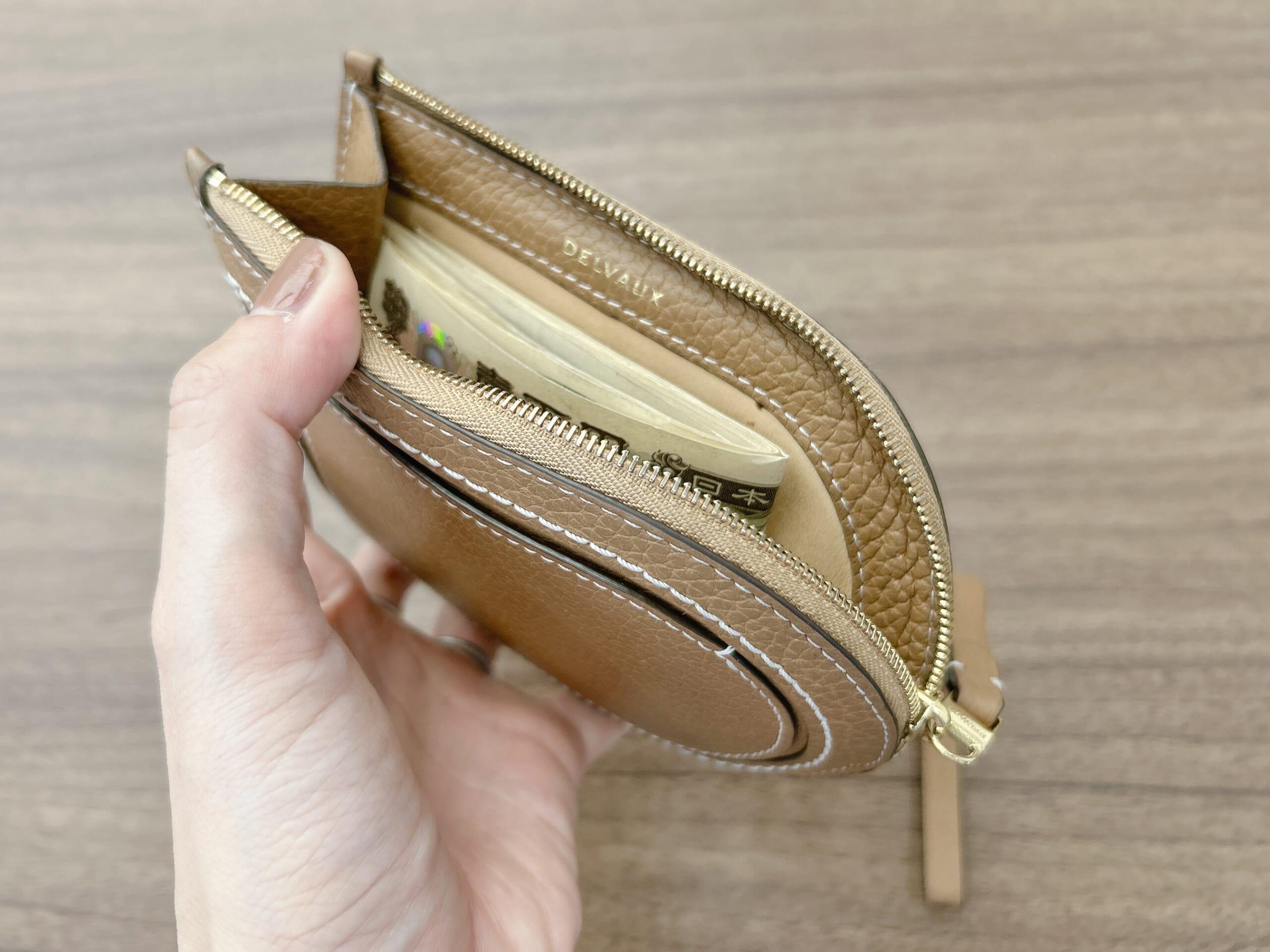 LEEエディターが愛用しているデルヴォーの財布の内側