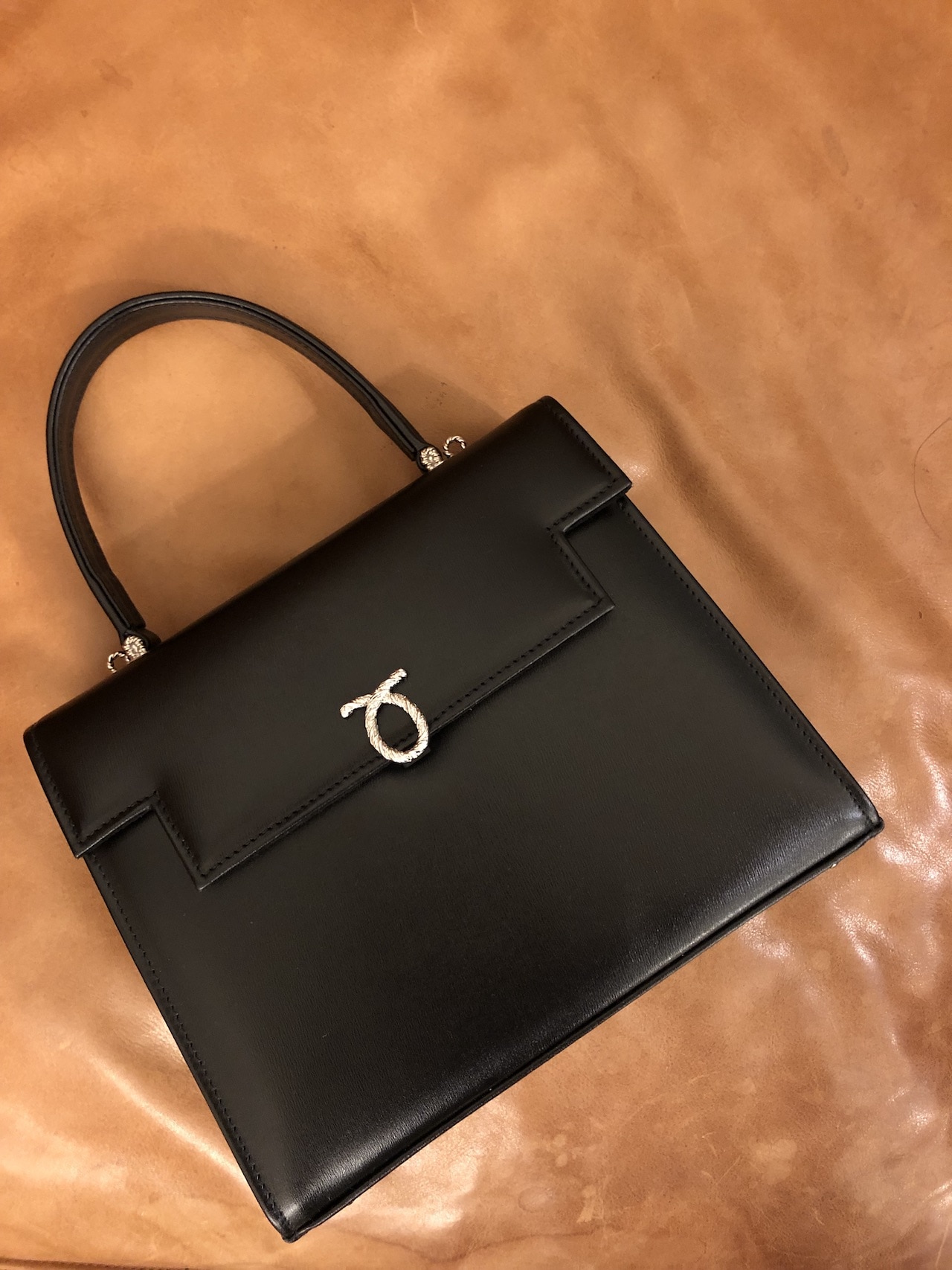 LEEキャラクター 山本沙央里さん　ロウナー ロンドンの黒バッグ