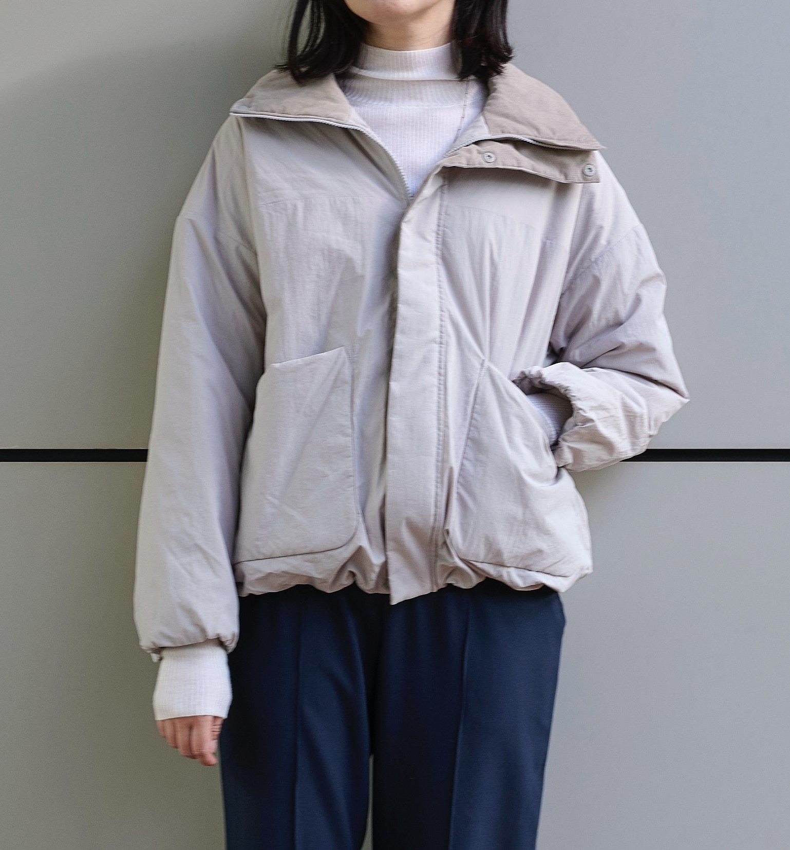 12closet【洗える】【撥水】【蓄熱】軽量中綿ショートブルゾンを試着